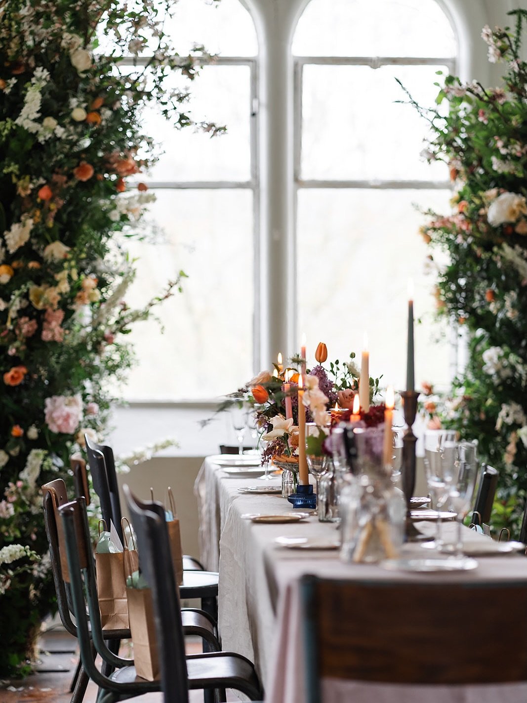 Happy Monday Lovelies! 

We are heading into week two of our Professional Floristry Course. This week brings a strong focus on brand, clarity and direction alongside developing technical confidence. We will be welcoming Jo and Kate @koopdesign for a 