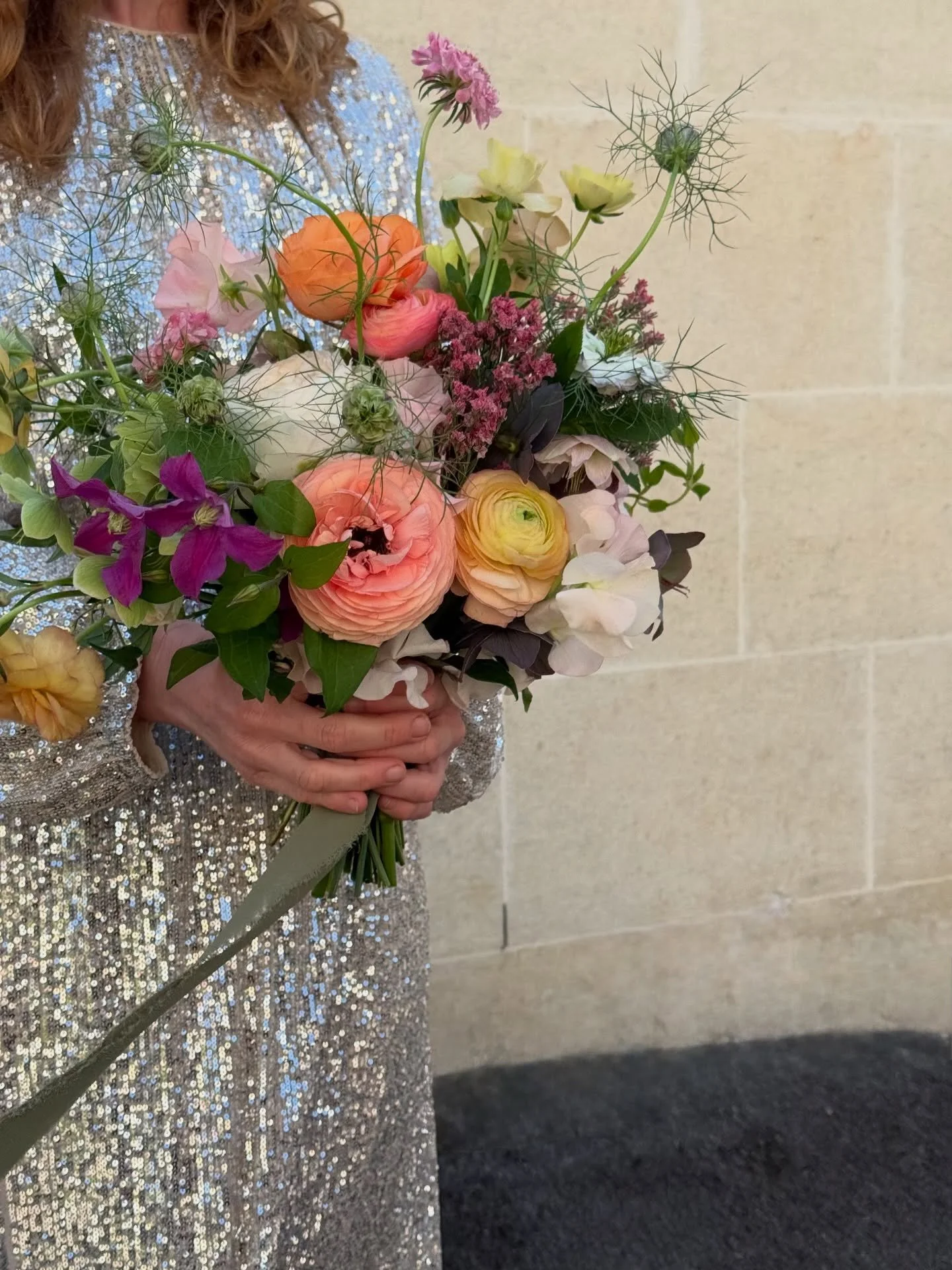 Happy Monday Lovelies!

We are so excited for this week as we welcome our next group of students onto our Wedding Flowers Course. Over the next four intensive days our students will be covering everything wedding flowers, from bridal bouquets, button