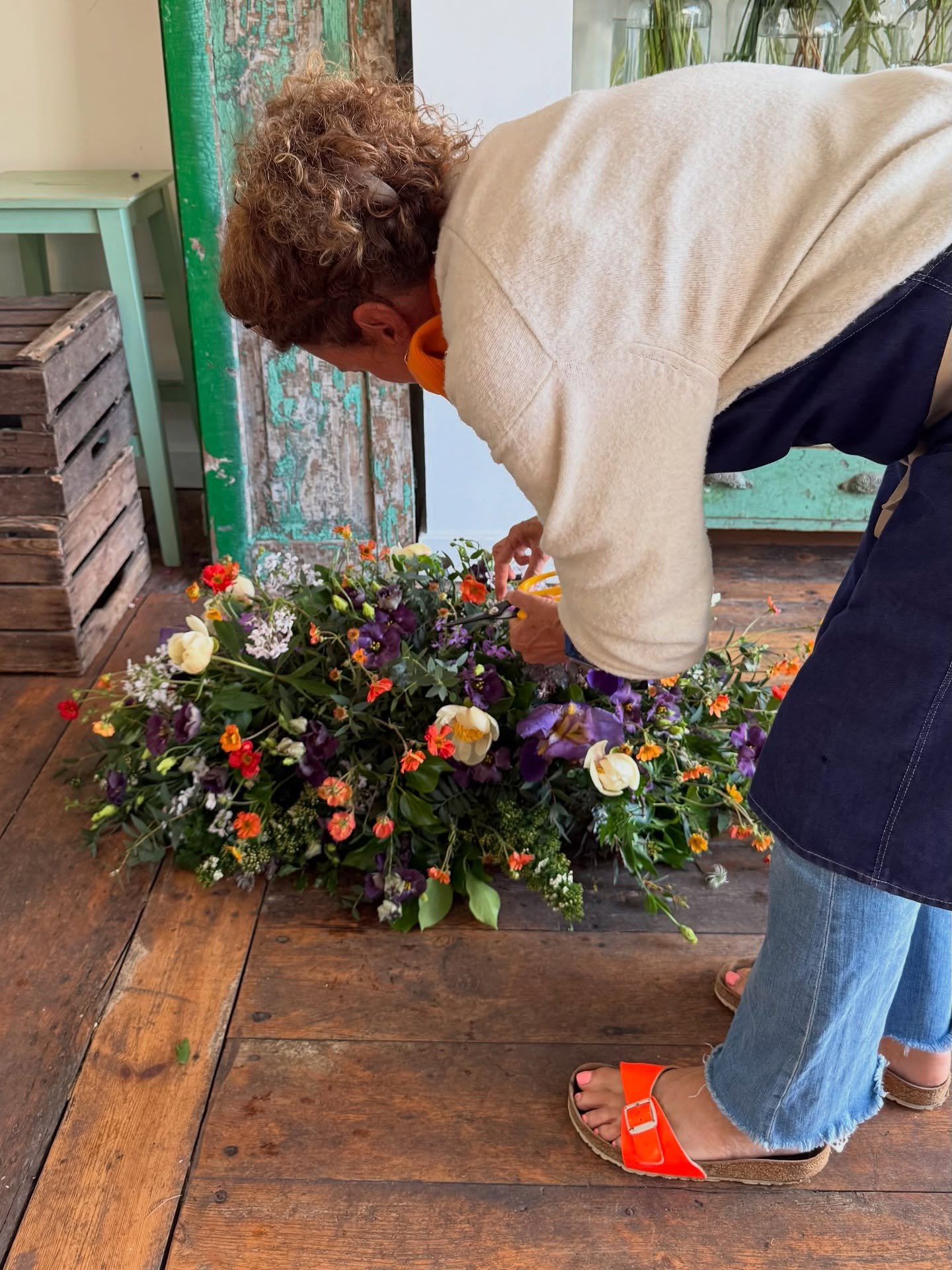 2 Week Professional Floristry Course
Day Four

Today focused on funeral floristry, beginning with a wonderfully insightful session from independent funeral director Catherine Miller from @familytreefunerals .

We spoke openly about the role flowers p