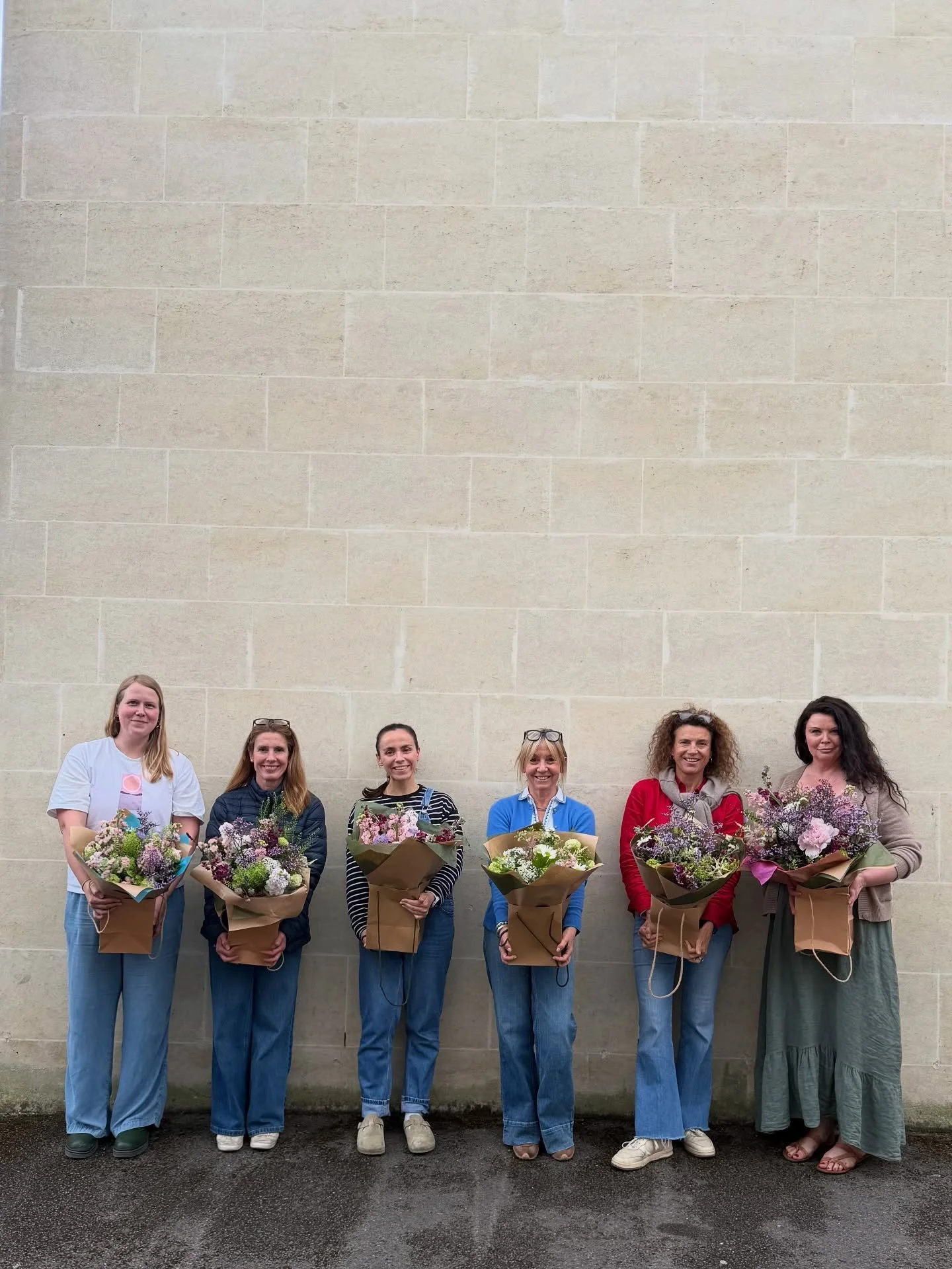 2 Week Professional Floristry Course
Day Seven

Today focused on social media, storytelling and creating flowers to a realistic budget.

The morning began with a brilliant session from Lou @spark_social discussing how florists can use Instagram and s