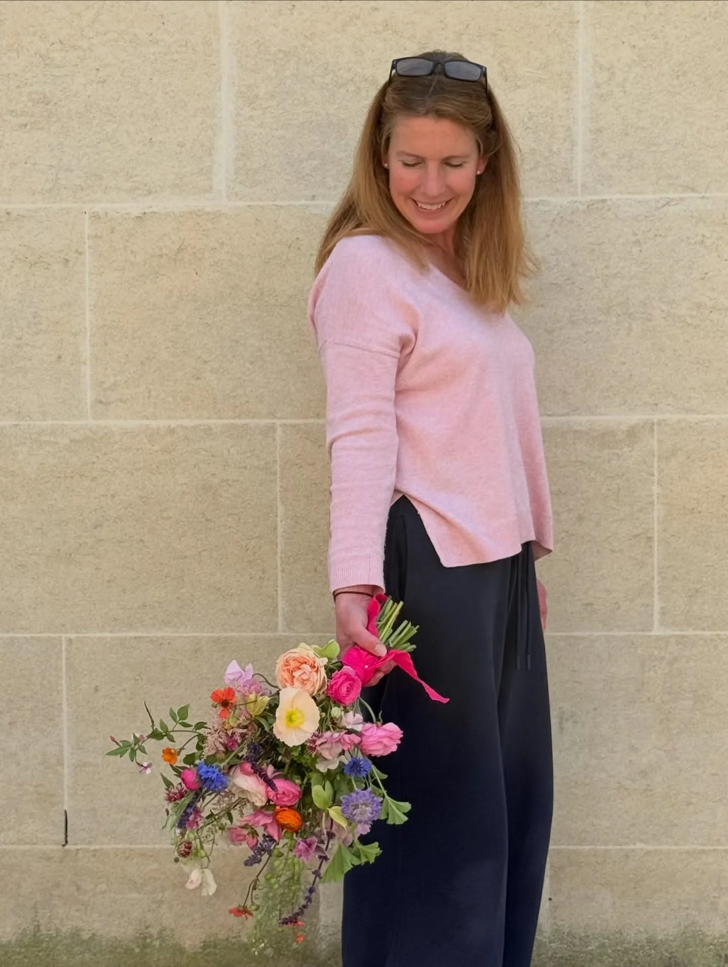 2 Week Professional Floristry Course
Day Nine

Today focused on wedding bouquets, wedding marketing and the full client journey behind wedding floristry.

This morning the flower school was filled with beautiful bridal flowers as students created the