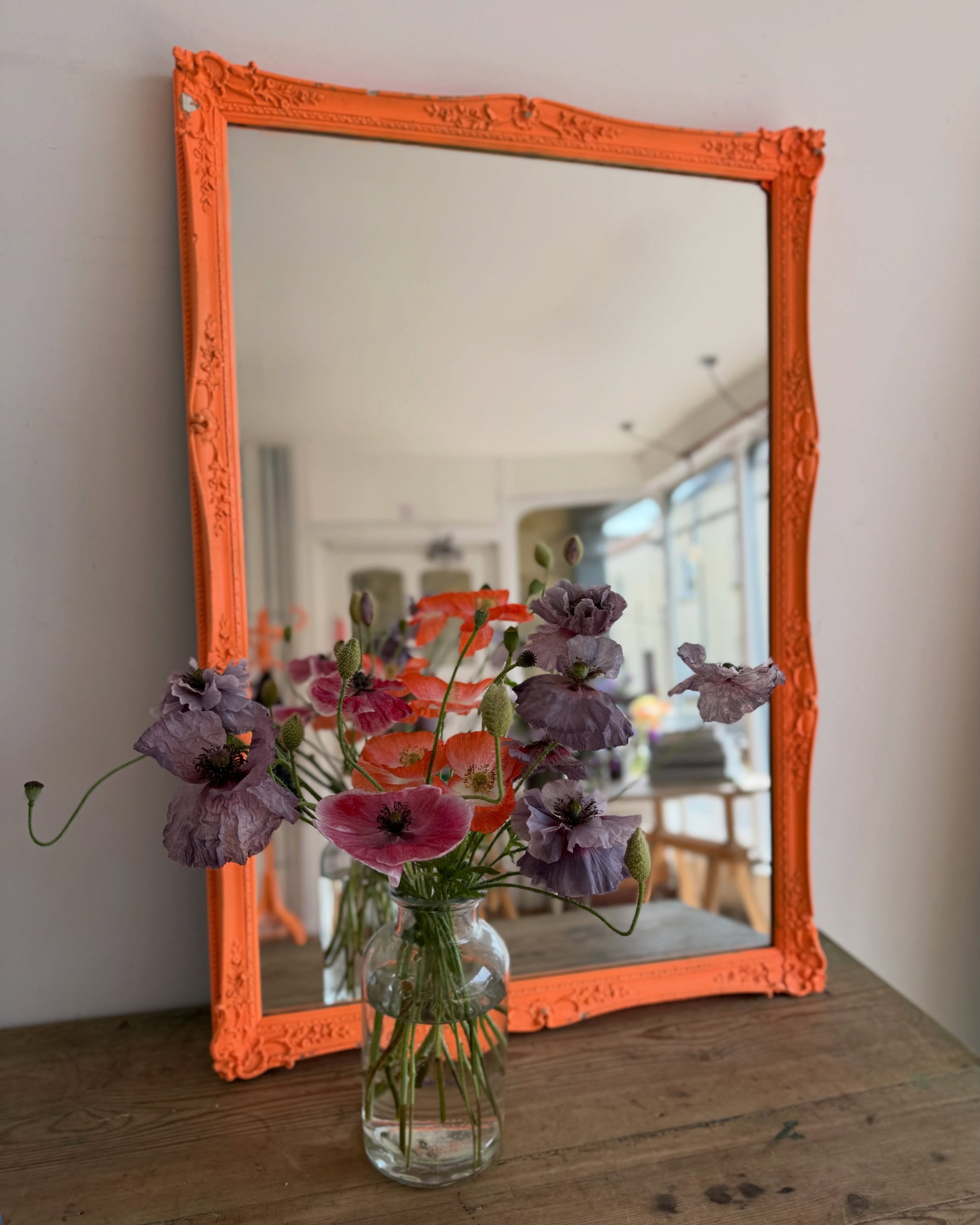 Happy Monday Lovelies,

Here&rsquo;s what&rsquo;s happening this week at the school before we start slowing things down for the summer:

6th - Flowery Compote Bowl Workshop (AKA Flowery Table Centre)

7th&ndash;8th - Sustainable Sympathy Flowers Cour
