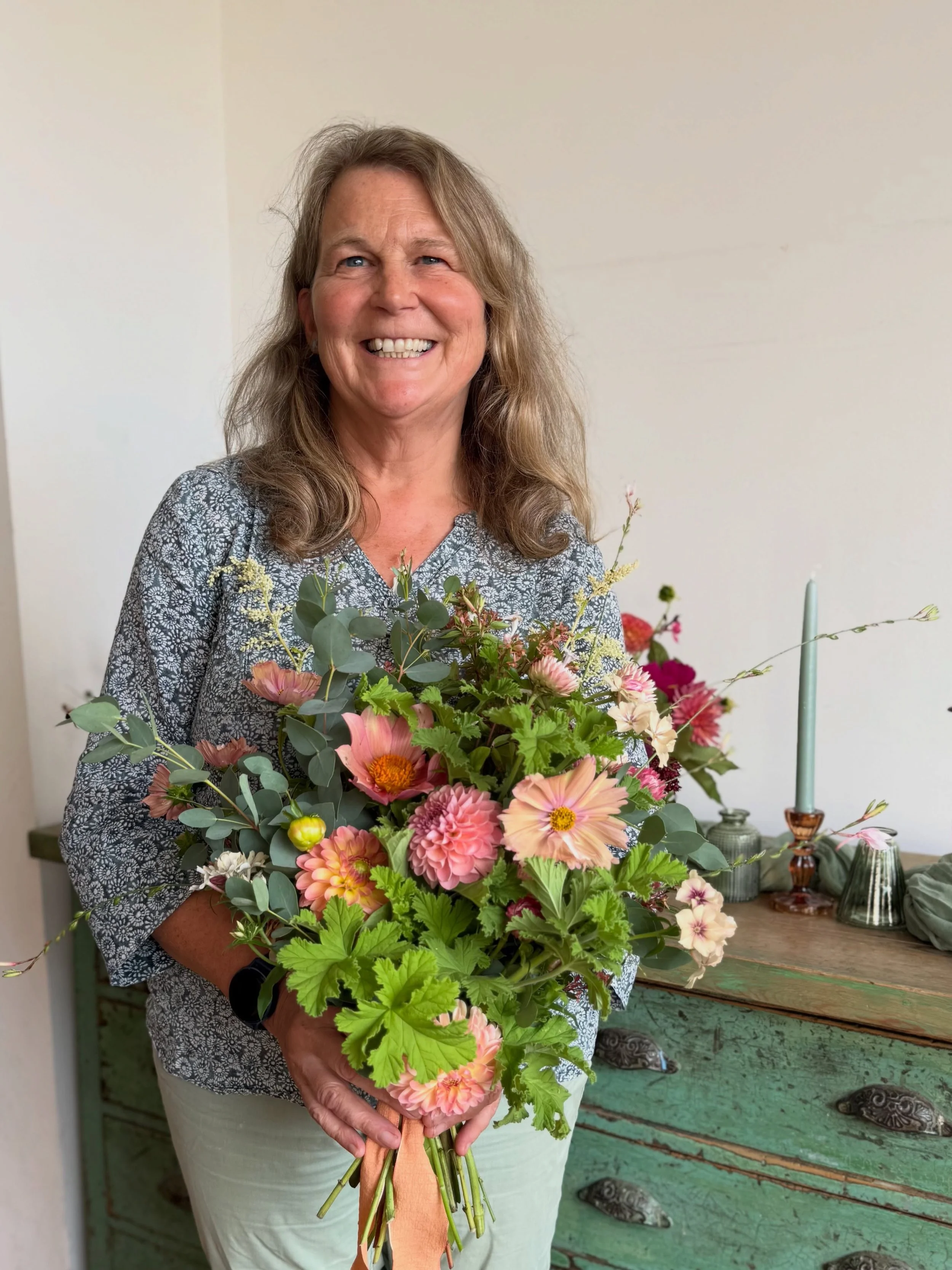 Thursday was all about DIY wedding flowers 

We had a lovely group in for a day of flowers, learning and getting stuck in.

Some students joined us to upskill, while others were preparing to take on the flowers for a loved one&rsquo;s wedding. Whatev