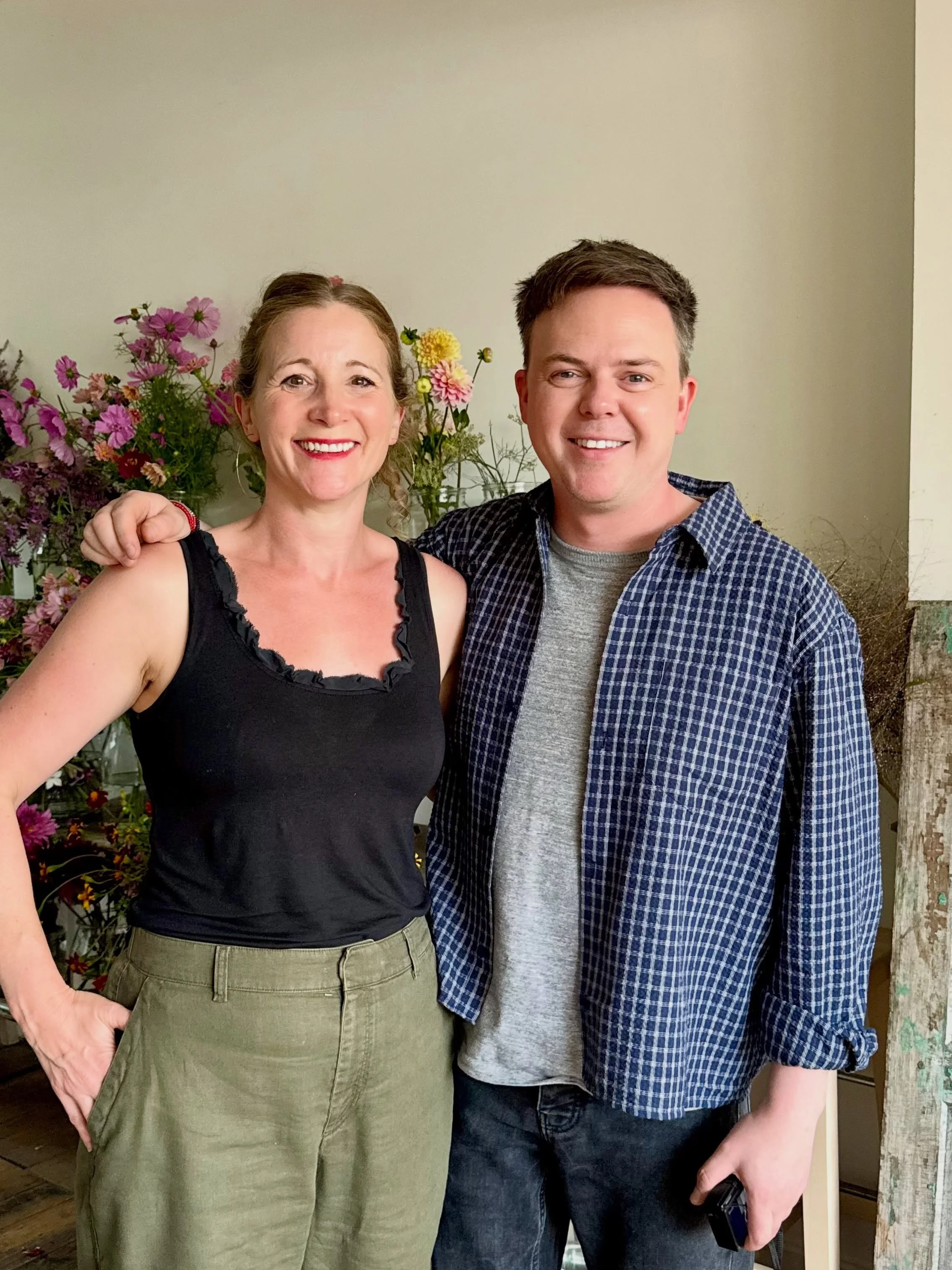 Yesterday was such a joy having Graeme from @bloomandburn with us at the flower school.

We started the day with Graeme demonstrating a beautiful seasonal bouquet, talking us through his techniques and the way he approaches working with flowers. Afte