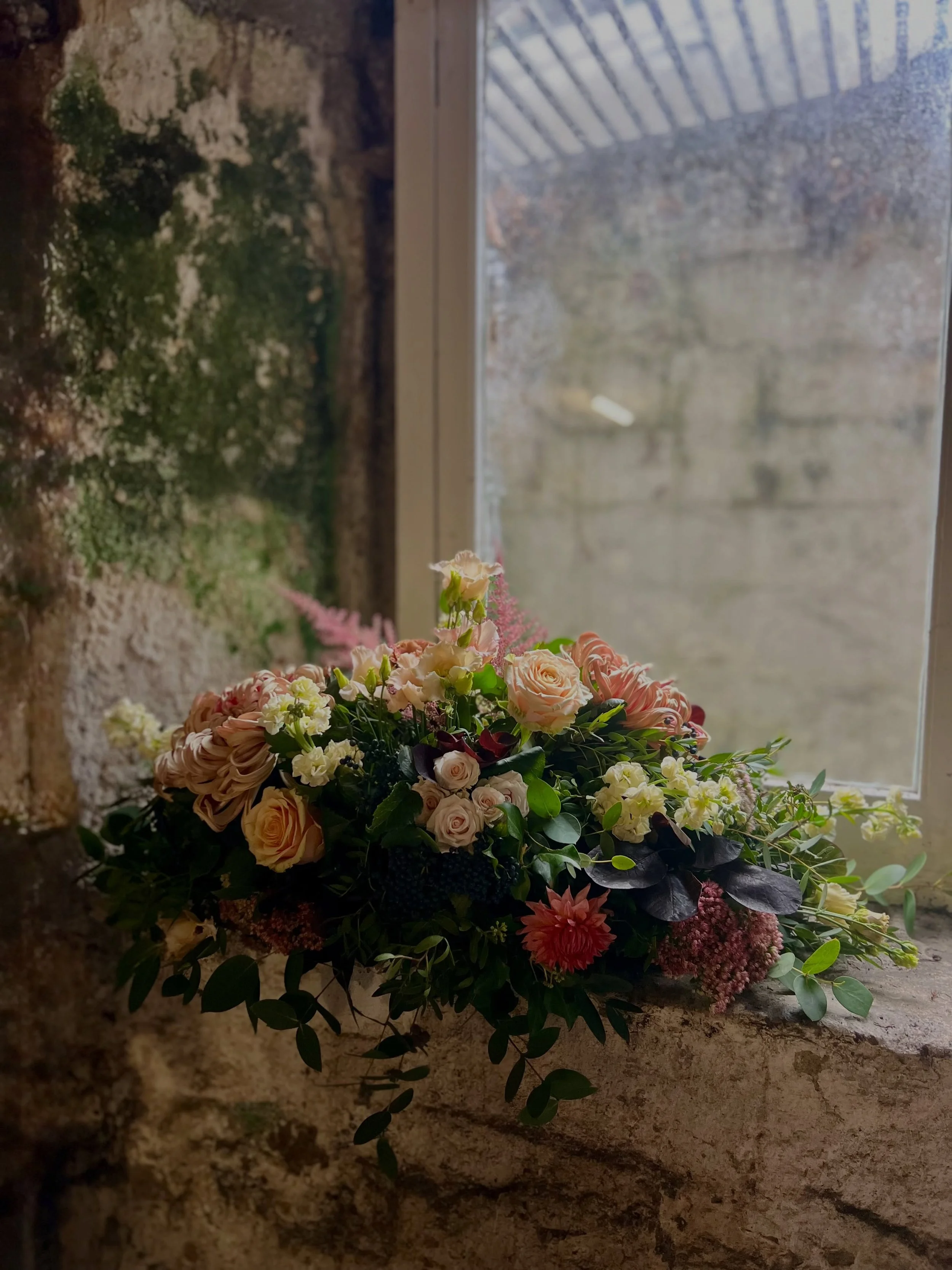 Happy Monday lovelies!!

The cold has well and truly arrived in Bath! Some of our growers have had their first frost this week, which sadly signals the end of the British flower season for many of our outdoor-grown favourites. We&rsquo;ll miss those 