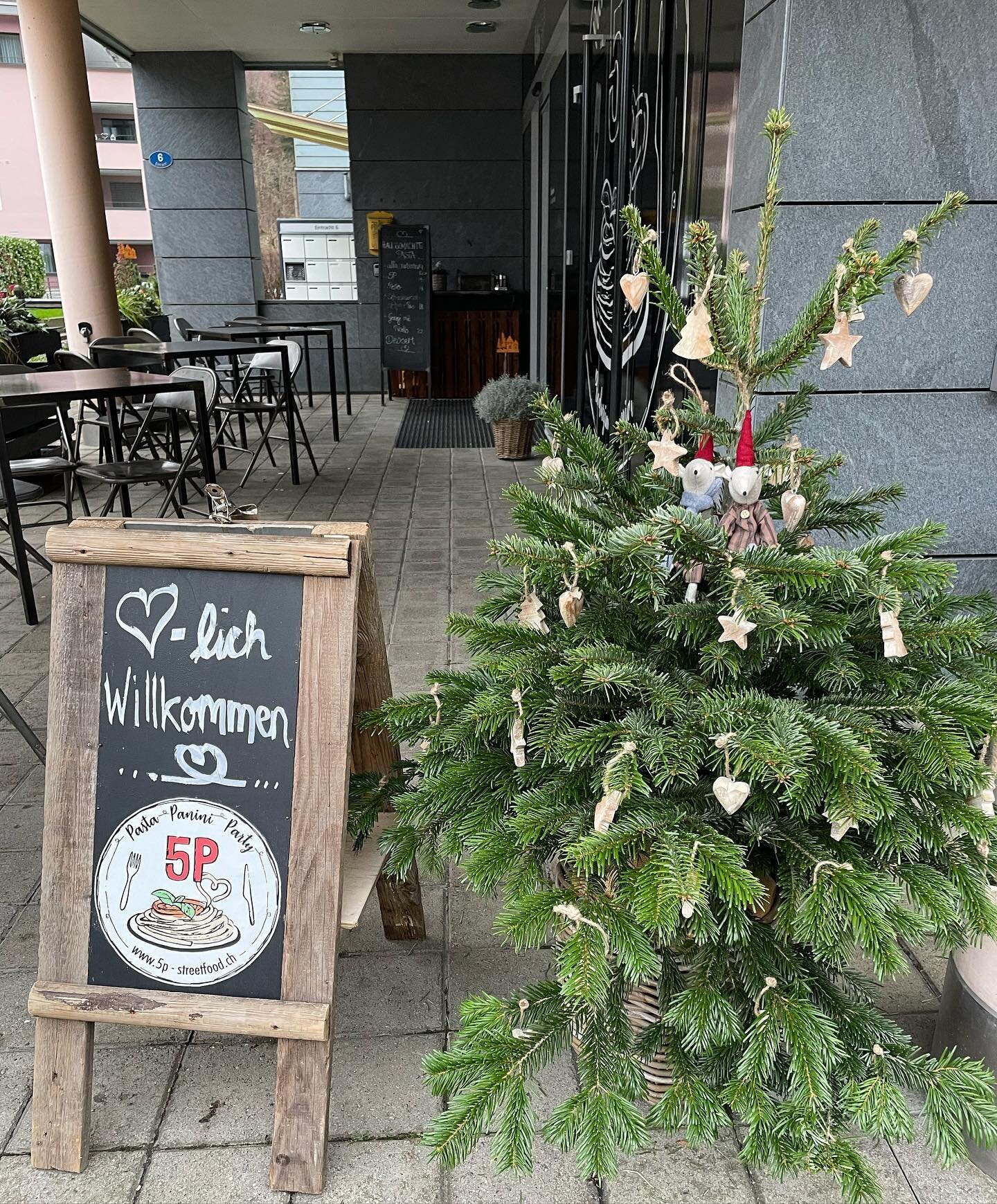 Wir freuen uns auf die erste Adventswoche in Wolfenschiessen: Dienstag-Samstag 8.00-18.00Uhr Kaffee und Gipfeli, verschiedene Men&uuml;s immer auch Take away, Kaffee und Kuchen, Ap&eacute;ritivo und nat&uuml;rlich p&ouml;stelen&hellip;😄❤️
Donnerstag