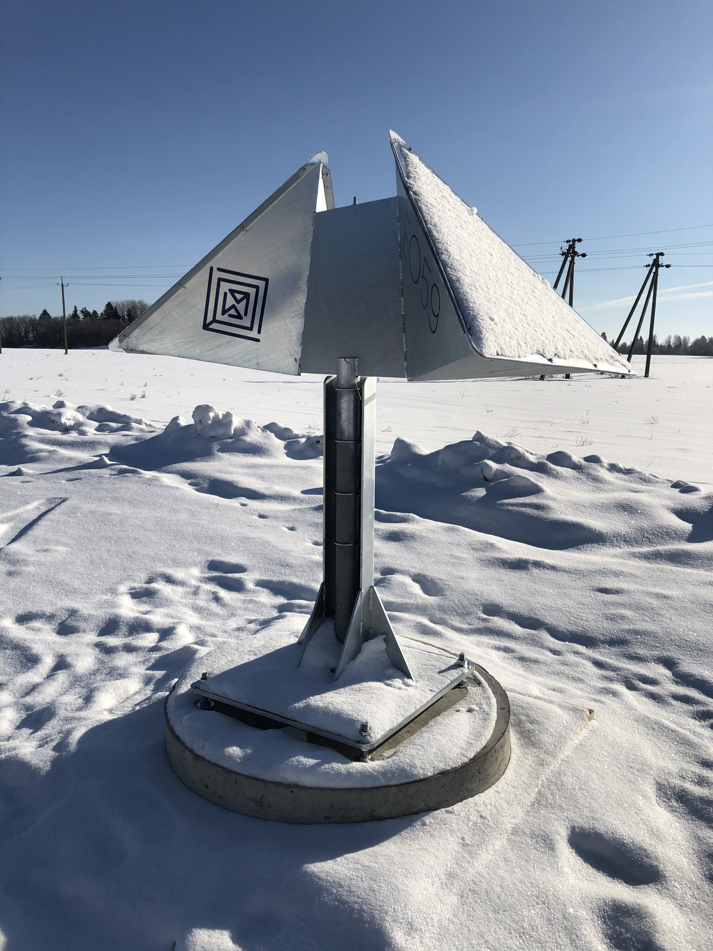 reflector in snow 1.jpeg