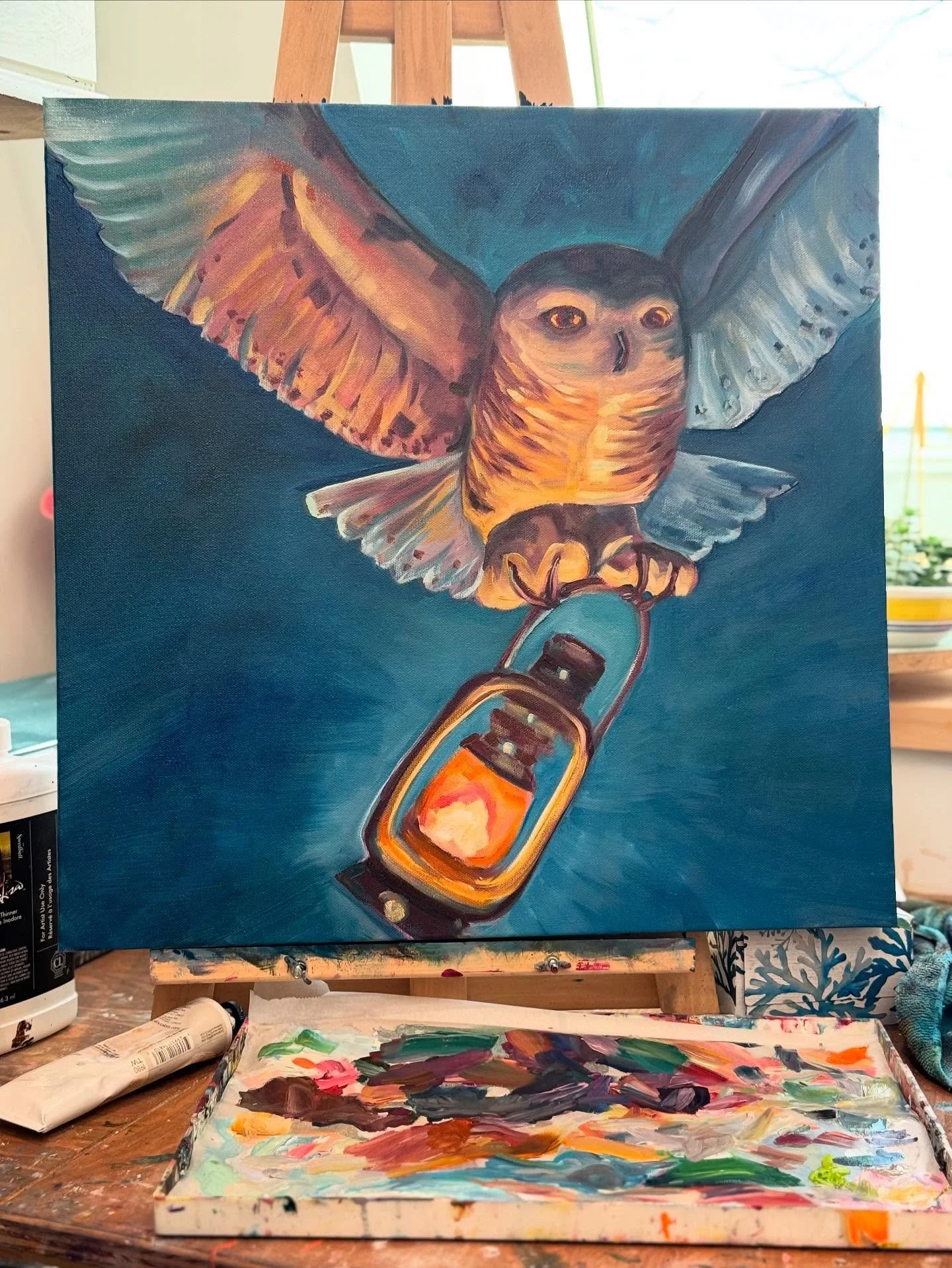 What a hoot she is!

Introducing &ldquo;Jackie&rdquo; who lights up any room with her dance moves!

Another member of &ldquo;The still life interrupted&rdquo; crew who&rsquo;s flying into @watsonandlou this December. 

#peterborough #owlart #owlsofin