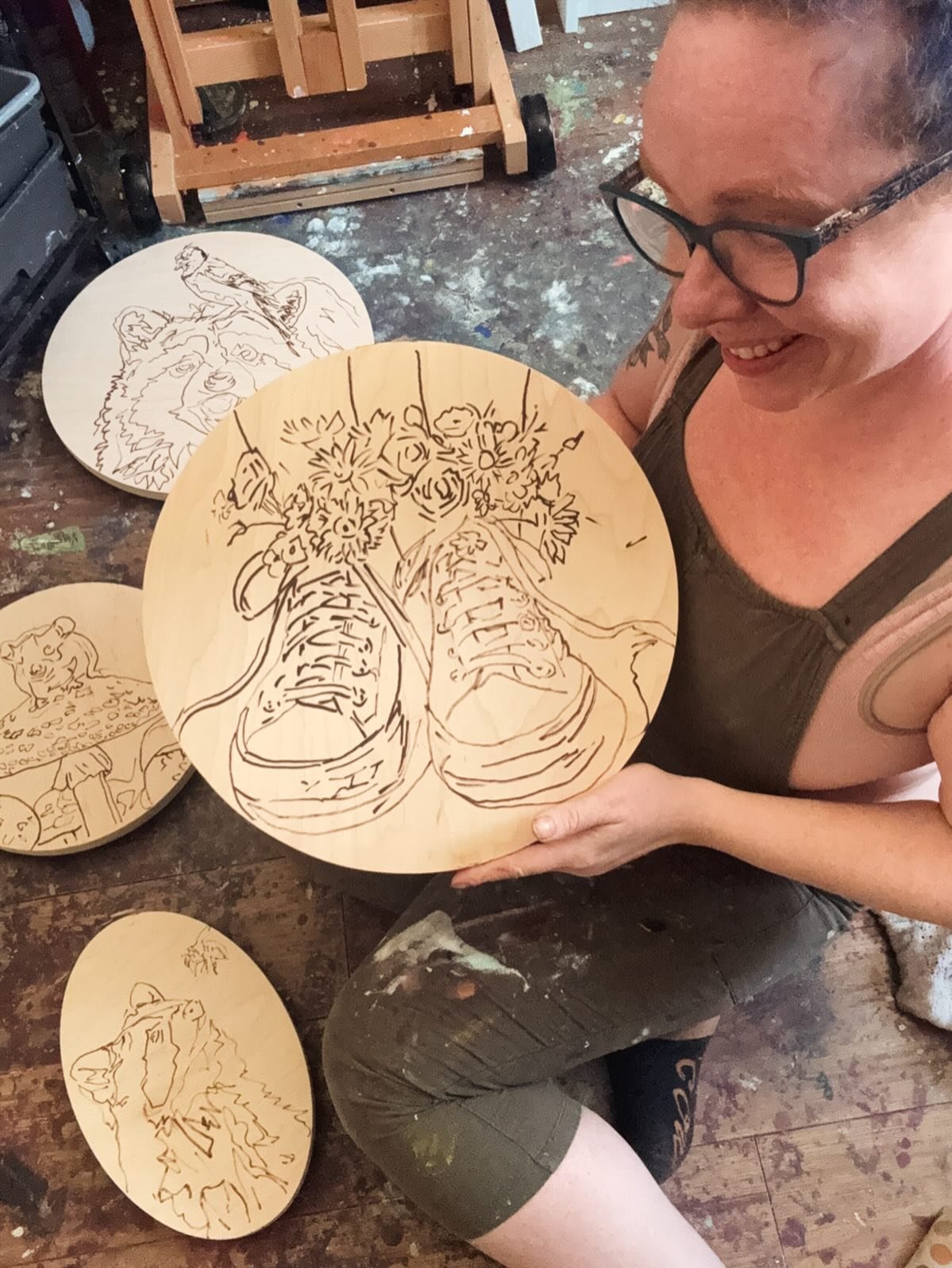 Wardrobe malfunction meets new pieces = strong start to the day😂

Fresh panels from @rusticburlco, first lines down, and a quiet moment ruined by a split in the crotch of my overalls😂

It kind of feels like a metaphor for my creative process. 

Sli