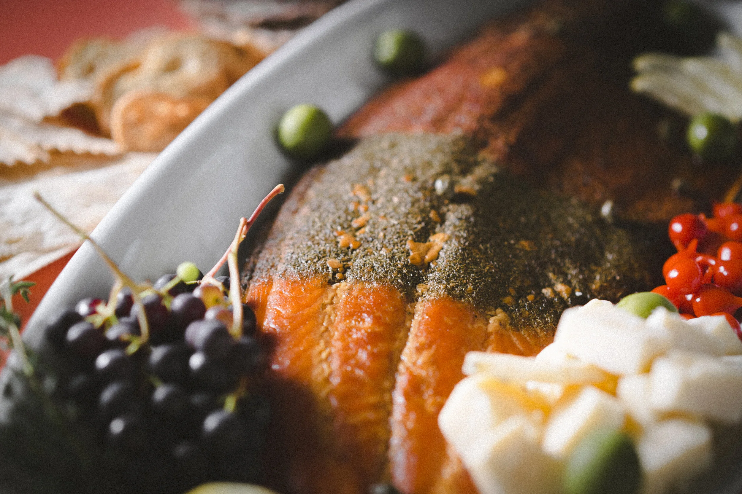 Picture of All-Season Salmon Fillet with Accompaniments, Zoomed In