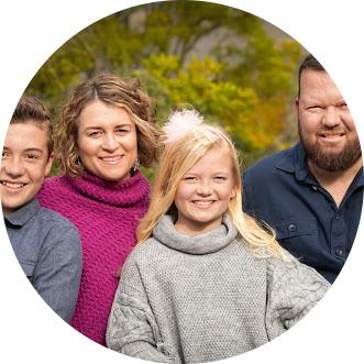 Bouwer & Carlien Van Niekerk Bouwer, Carlien and their children: Bouwer Jr and Carolina,has been part of the East Mountain family since 2013. Bouwer is one of the founding directors of East Mountain South Africa and works in the financial sector. Carlien does East Mountain’s bookkeeping.
