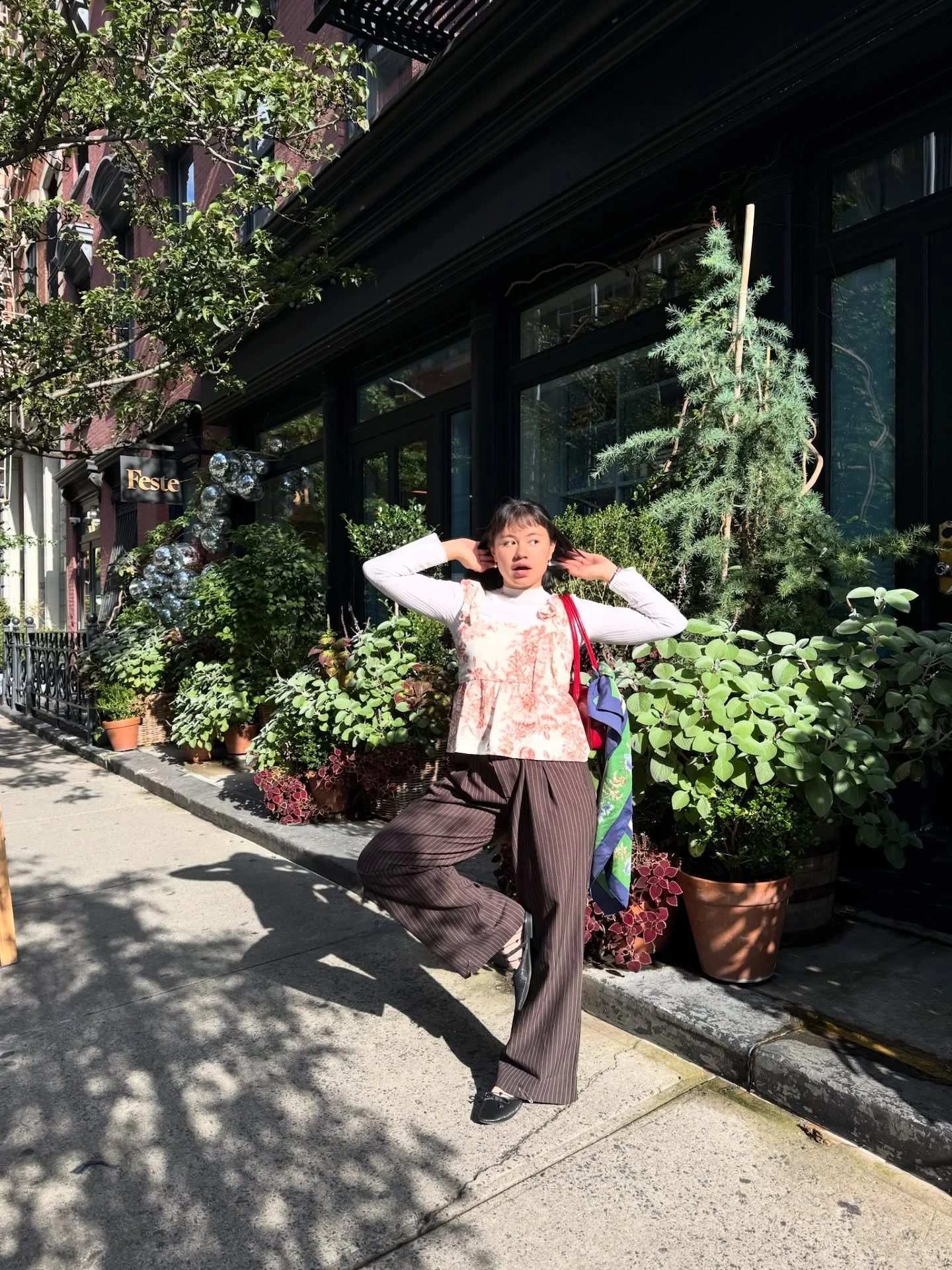 New! York! 

-
-
-
Orange top: june top pattern LIB xo 
Brown Trousers @urbanoutfitters 
Red bag: @gu_global 
Lace socks @gu_global 
Scarf @hermes 
Flats @ragandcoofficial @wolfandbadger 
Nails @opi @opinailsuk