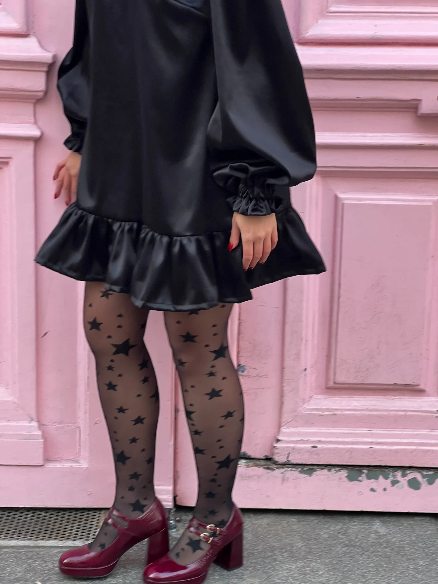 I can hear the ruffles ruffling... it's the perfect holiday dress coming!   No