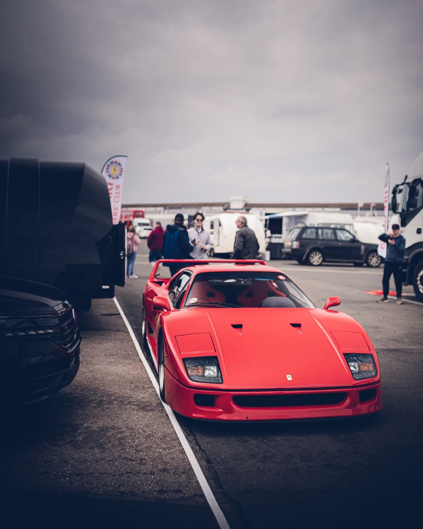 Been wanting to go to @doningtonhistoricfestival for years. A very nice event with a pretty decent variety every year. This year included this rather nice F40. Plus if you go to the stands the sound is insane. #DoningtonHistoric #Ferrari #F40 #Superc