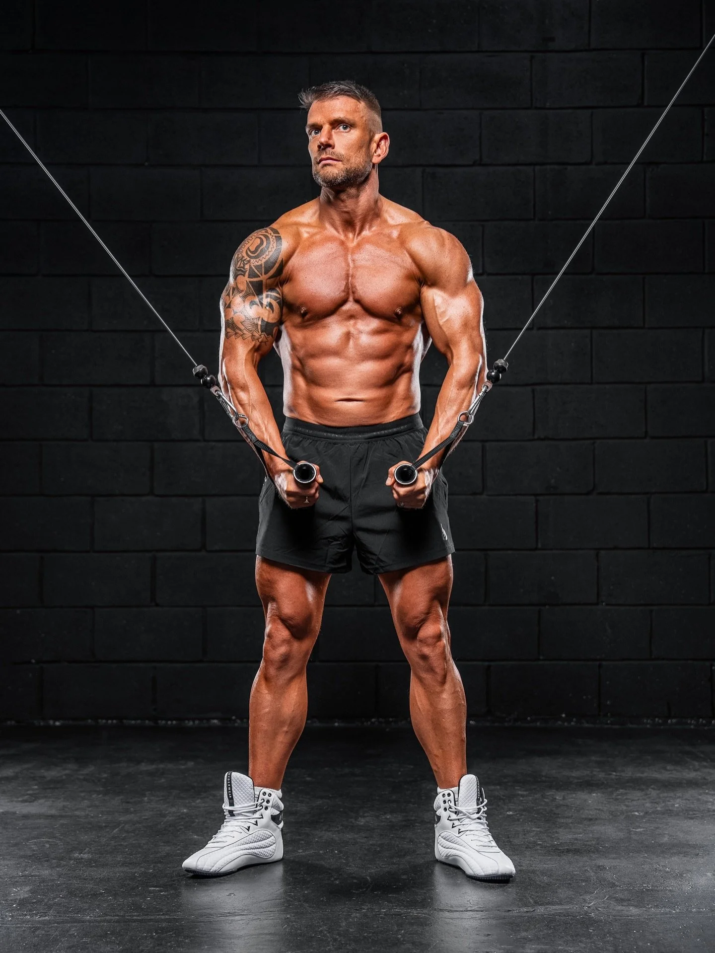One small corner of the studio. Endless possibilities.📸

All of these shots were taken in the exact same space, just different angles, lighting tweaks, posing, and intent. From cable work to dumbbells, from relaxed to intense, from commercial fitnes