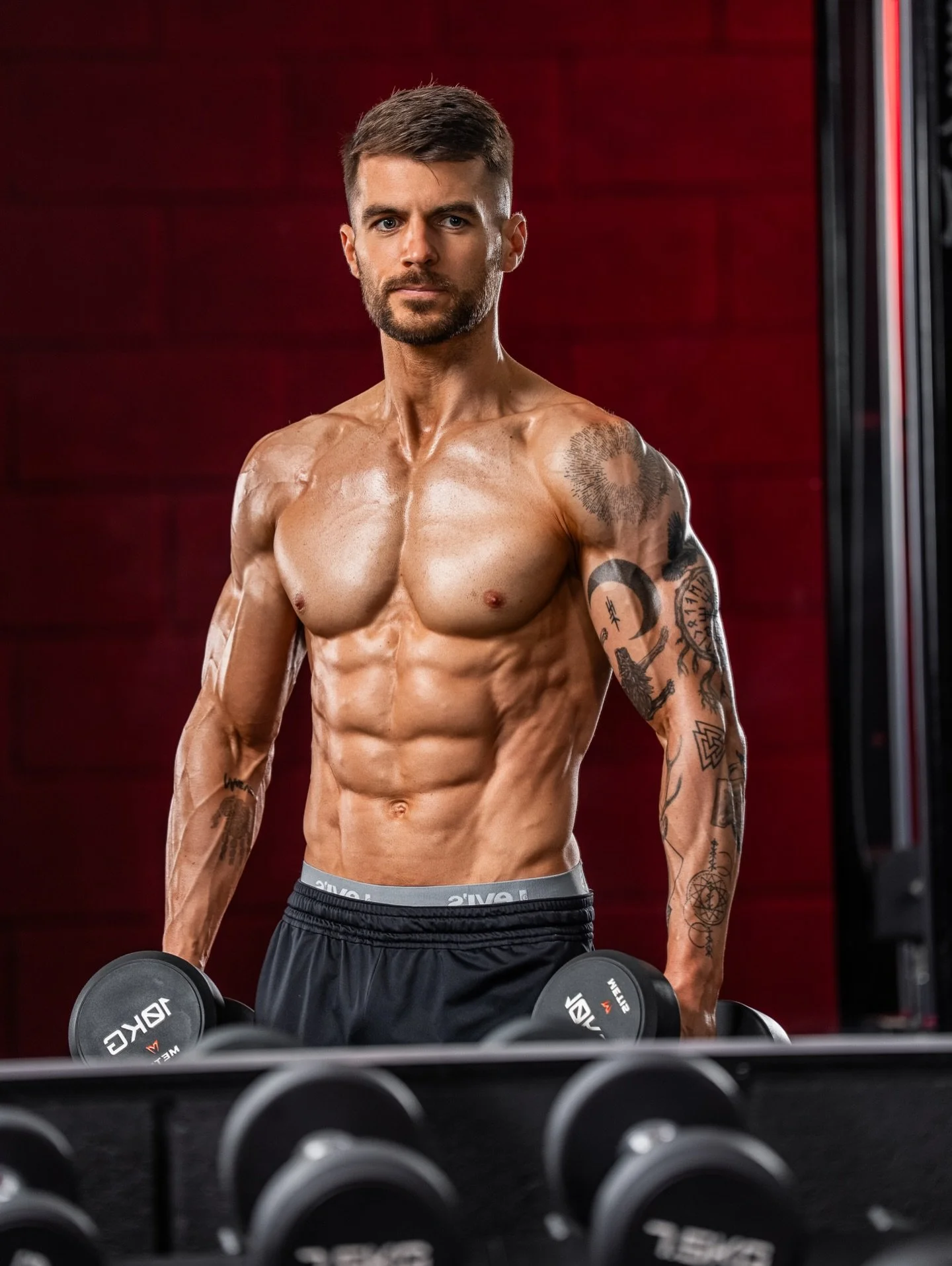 Strong physiques deserve strong visuals. 📸

The studio is where everything is controlled, light, angles, shadows, energy. No distractions, no excuses, just powerful imagery that shows the work you have put in. Every line, every detail, every ounce o