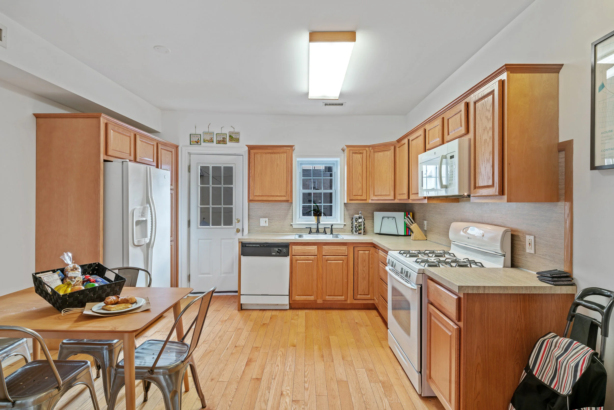 905 S 9th St-3000x2000-1.jpg