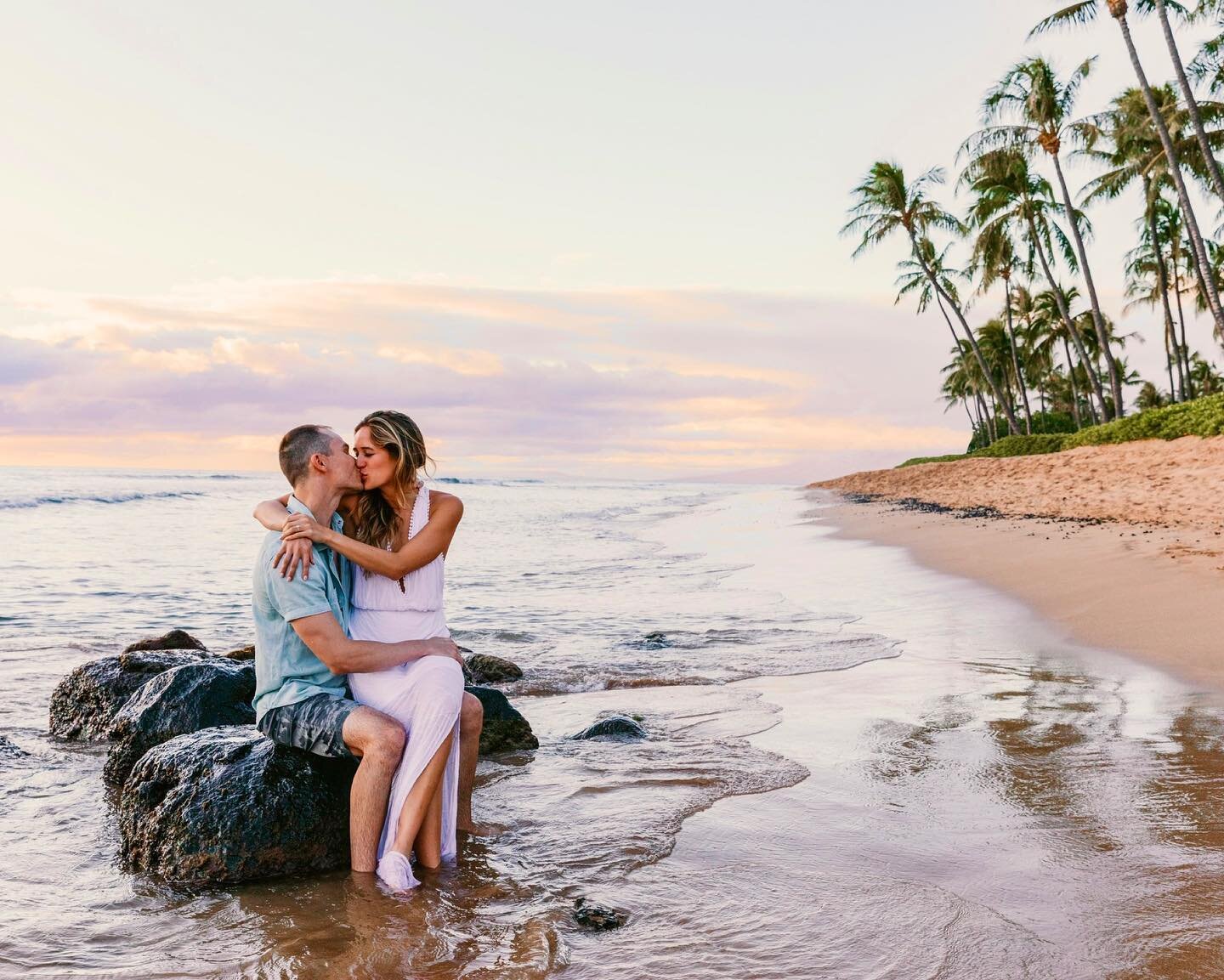 Travis &amp; Stephanie&rsquo;s Hawaii wedding weekend was nothing sort of amazing! 😍 Would love to travel to Hawaii again for more weddings or engagement sessions. Who&rsquo;s with me?! 🙋🏼&zwj;♂️