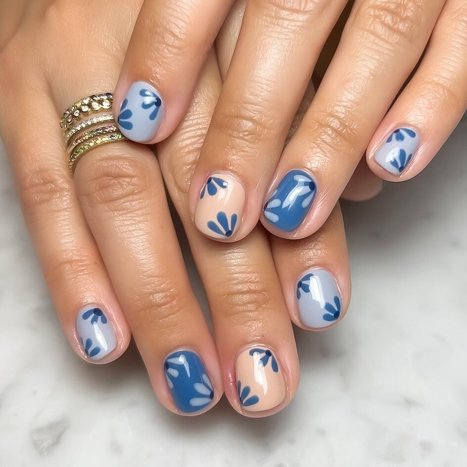 Blue flowers 

#nailexec50min #blueflowernails #nailexecutive #sfnails #sfnailtech #bluenails