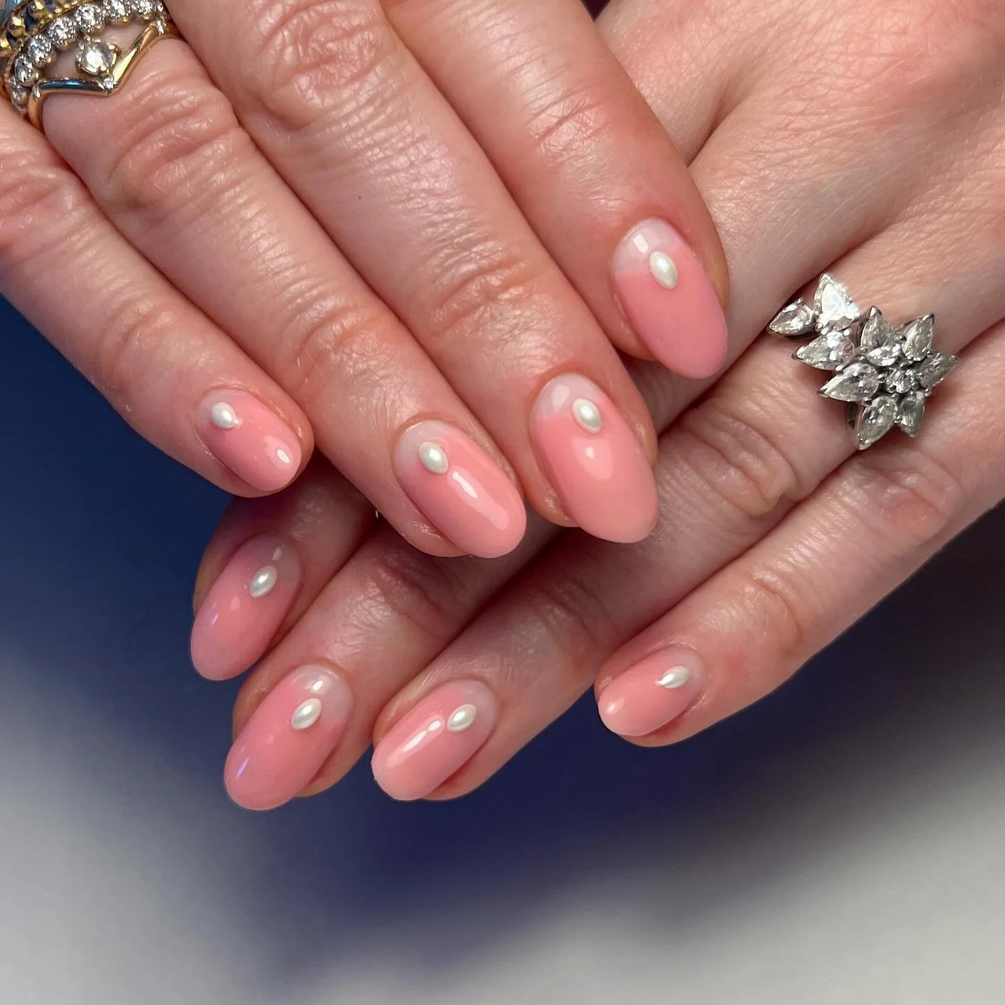Dainty pearls and subtle pink 🫧💕
.
.
.
.
.
#nailexec20min