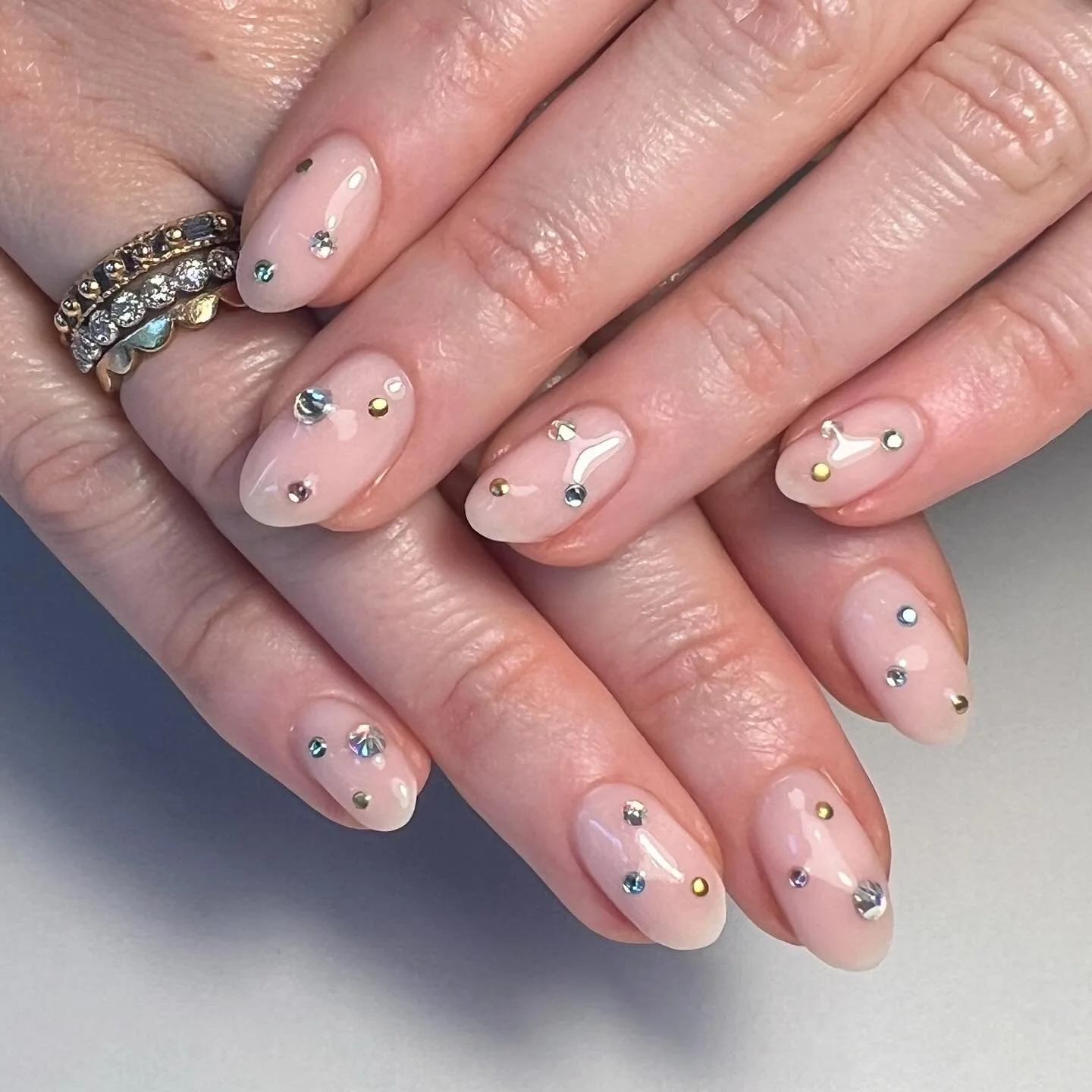 Dainty little gems 
.
.
.
.
.
#nailexec20min