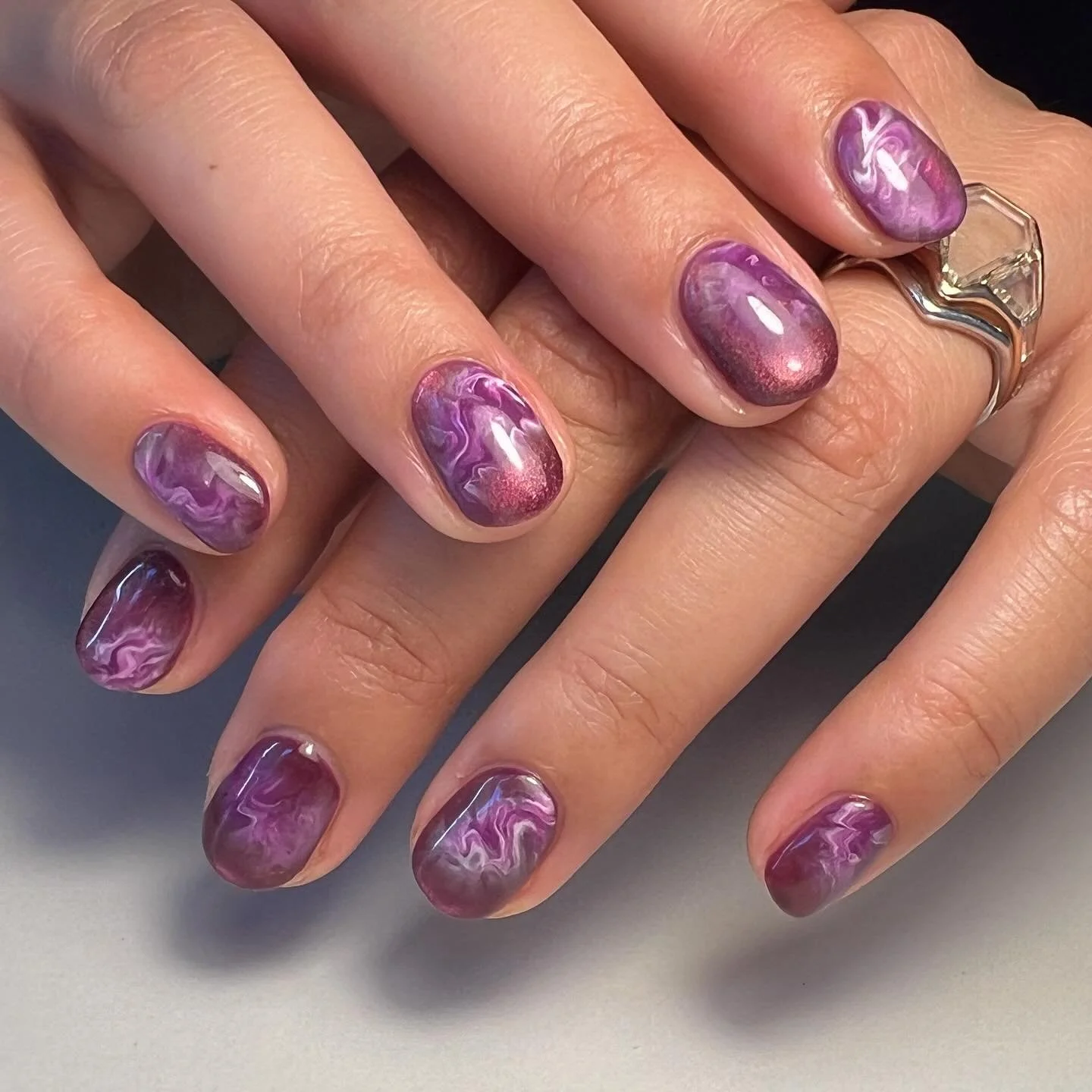 Blooming gel over cat eye 💜🌌💜
.
.
.
.
.
#nailexec50min #bloominggelnails