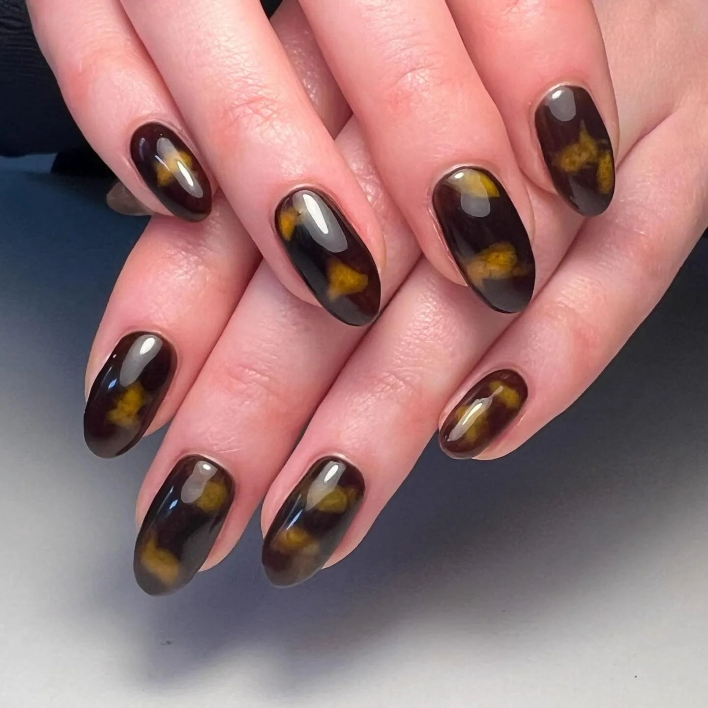 Tortoiseshell 🖤💛🐢💛🖤
.
.
.
.
.
#nailexec20min