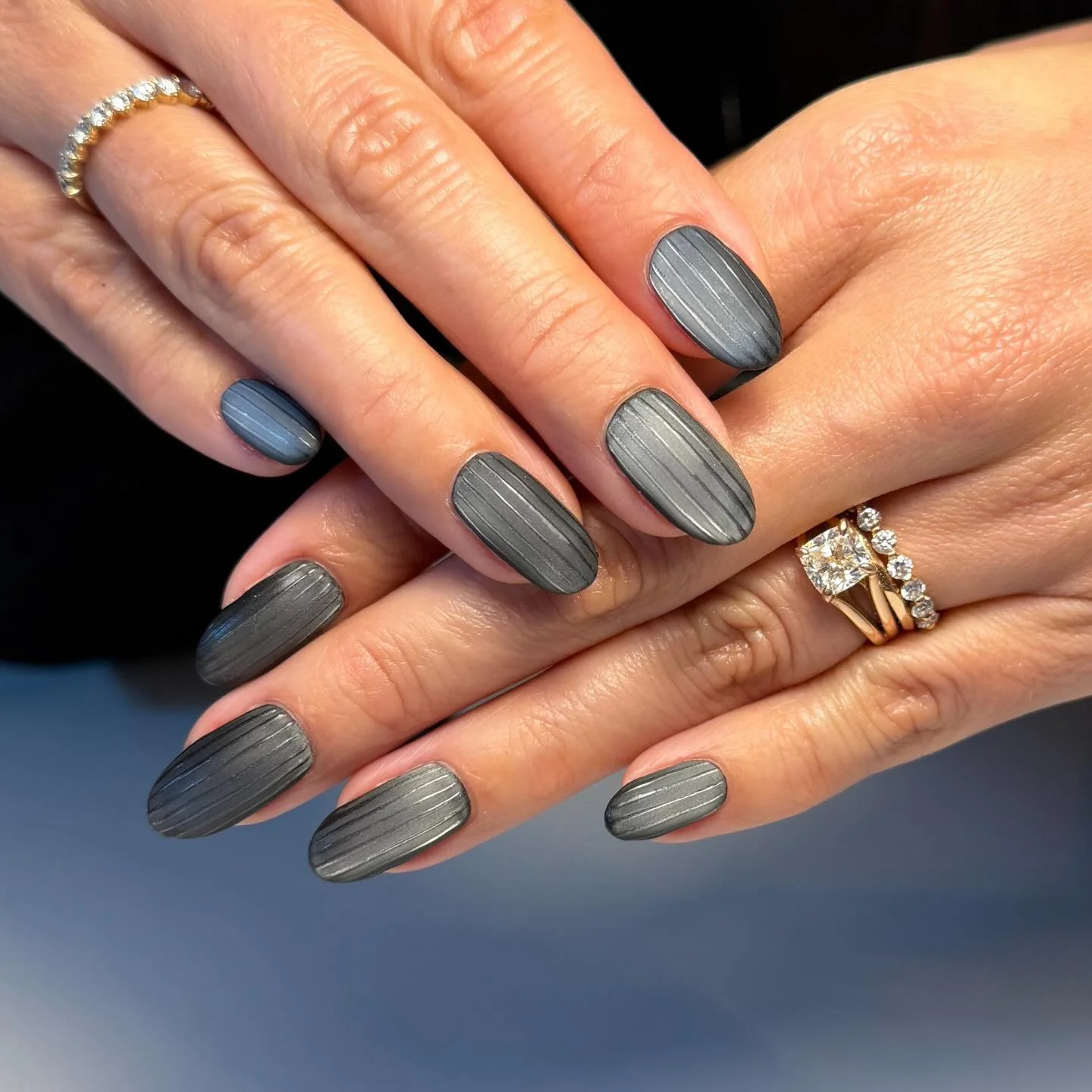 Cocktail glass nails 🖤🩶🖤
.
.
.
.
.
#nailexec50min #cateyenails