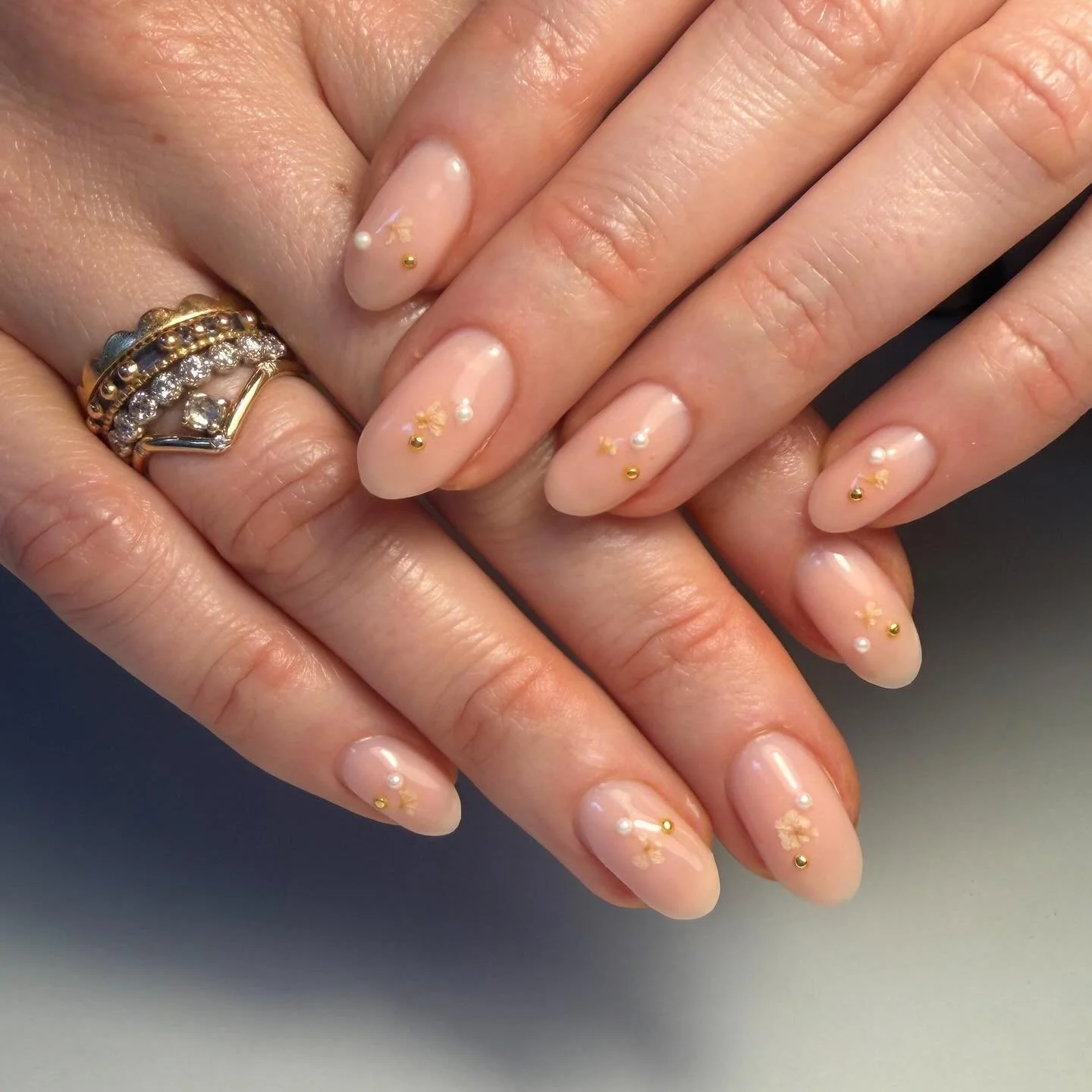 Super dainty pearls and dried flowers 💐
.
.
.
.
#nailexec20min