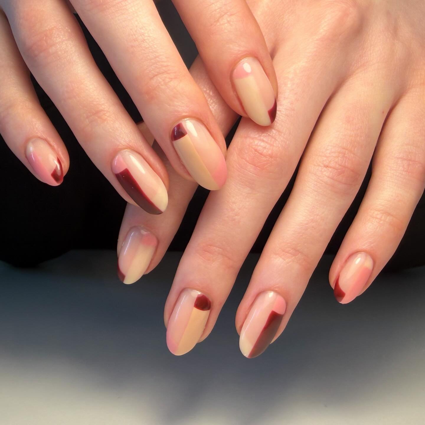 Clean geometric French ❤️
.
.
.
.
#nailexec50min