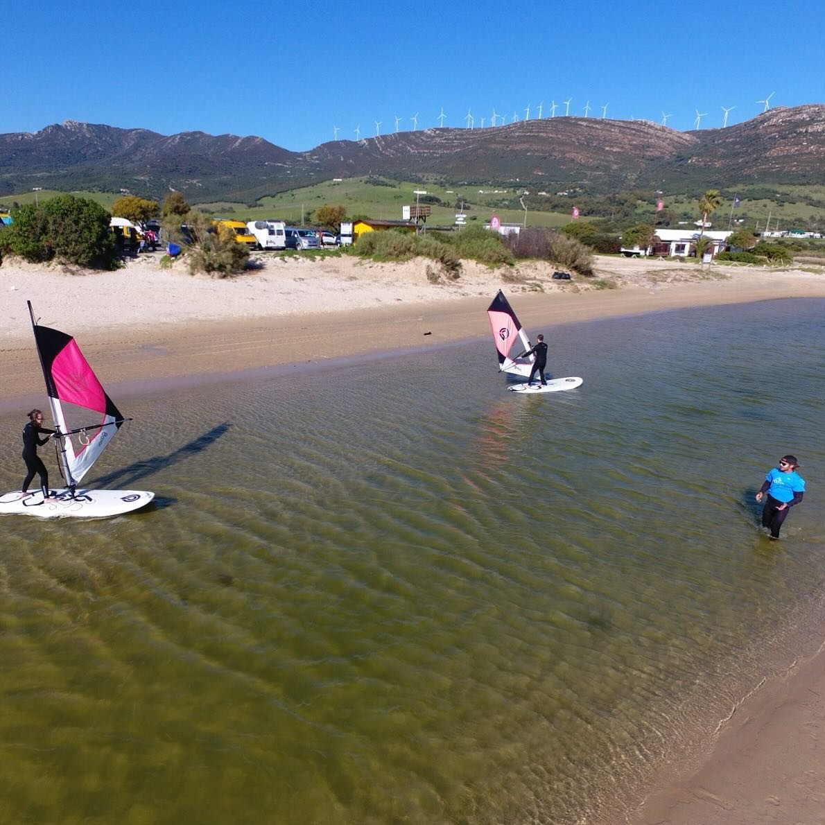 🇪🇸 No puedes dejar de aprovechar nuestra Laguna, ideal para los primeros pasos y para ni&ntilde;os .

🇬🇧 You can&rsquo;t miss the oportunity of the lagoon, perfect for first steps and for the kids.

#windsurfing
#tarifa
#nomadbasetarifa 
#beach
#