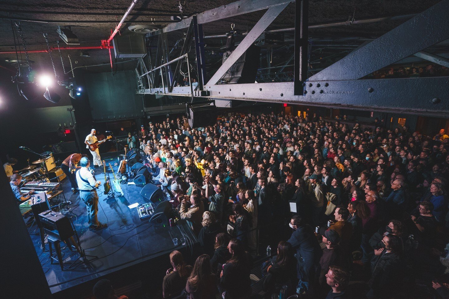 Racket NYC, re-opening in the old Highline Ballroom space in Chelsea, aims to host up and coming artists in a comfortable high end environment. To celebrate opening night,  Bowery/AEG invited indie-darling band Real Estate to perform an intimate set 