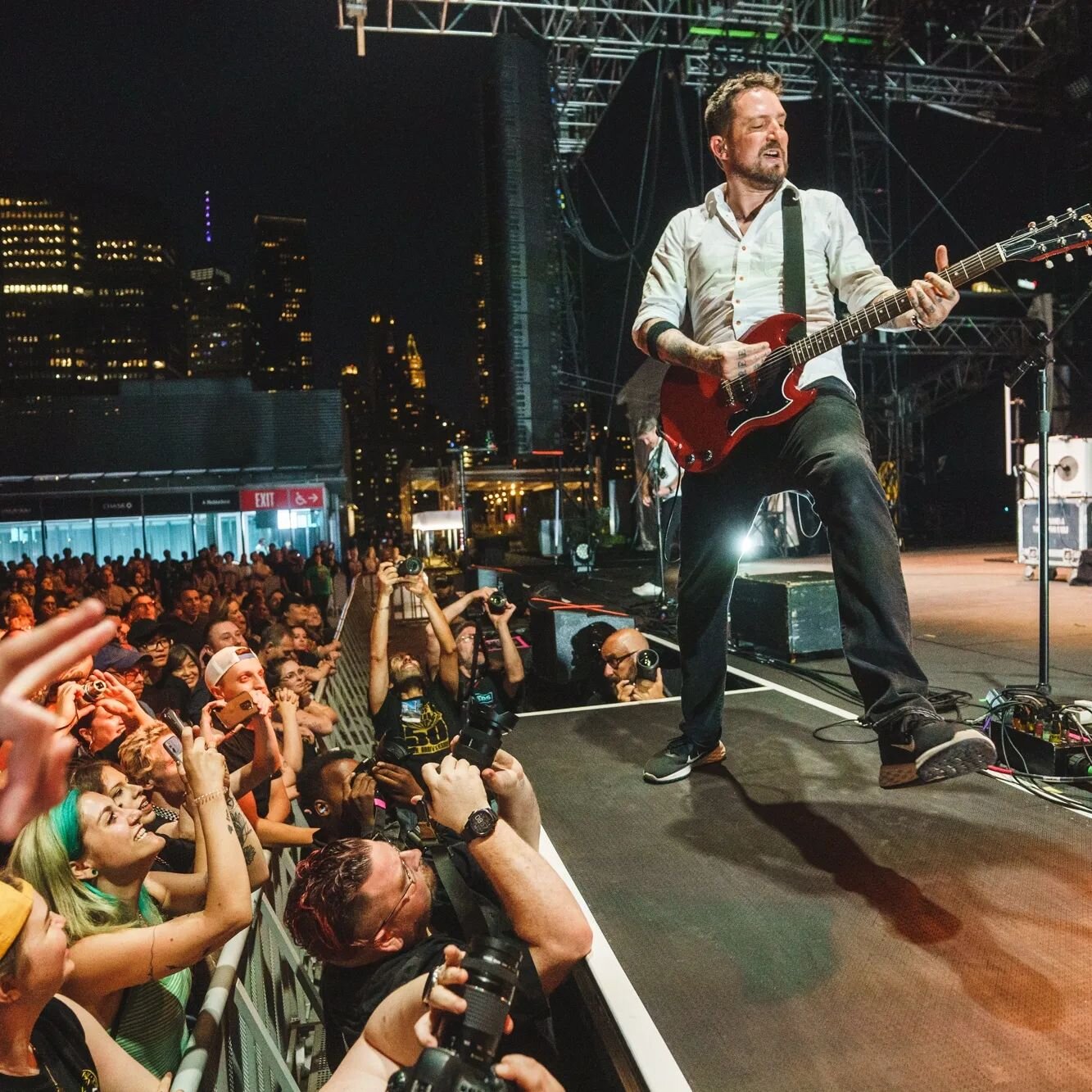 What an electrifying night under the stars at Pier 17 Rooftop Concert Venue in Manhattan! 🌃🎶✨ Co-headliners&nbsp;@FrankTurner&nbsp;and&nbsp;@theinterrupters&nbsp;set the stage ablaze with their exhilarating performances, leaving the crowd in awe an