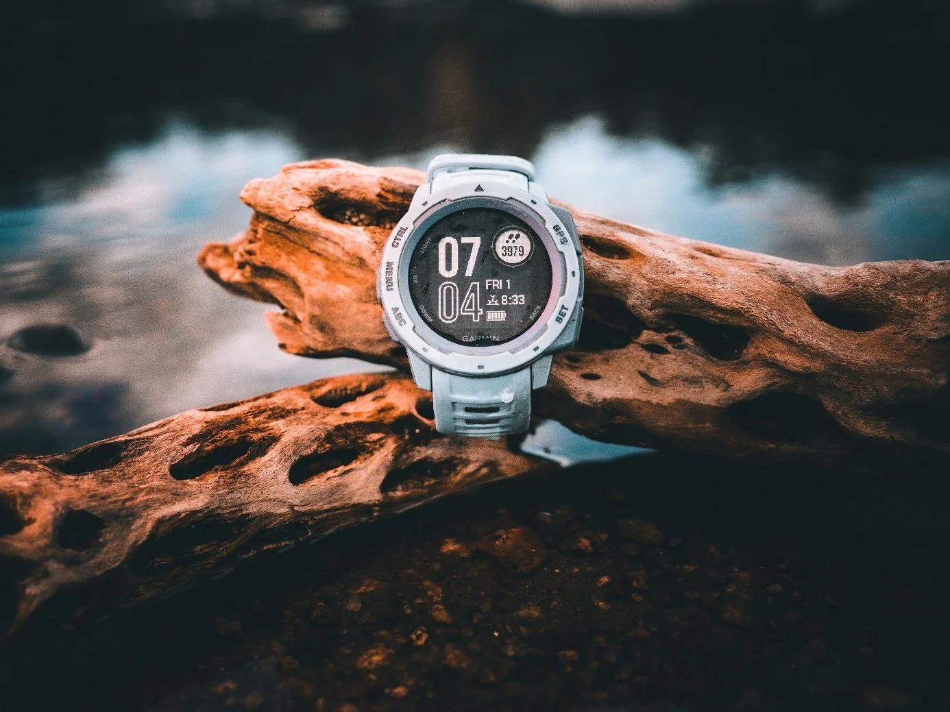 Garmin Fenix 7 Pro: a premium smartwatch for outdoor adventures and everyday performance 