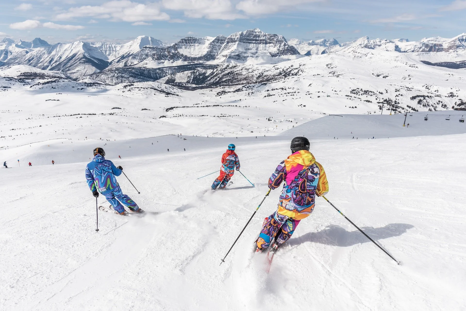 Skiing vs snowboarding: which should you choose?