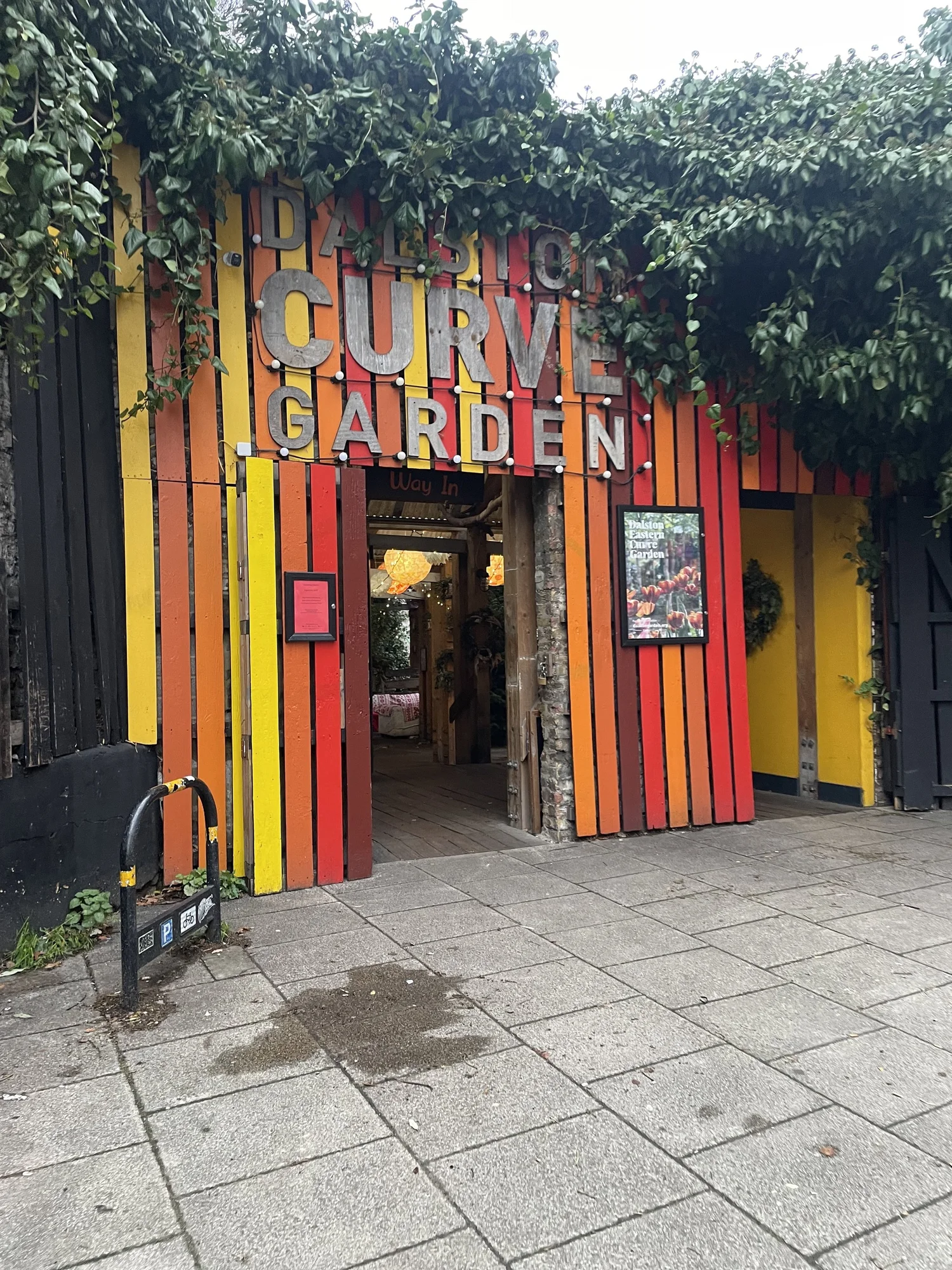 FLO London | Dalston Curve Garden: a community green space in Hackney