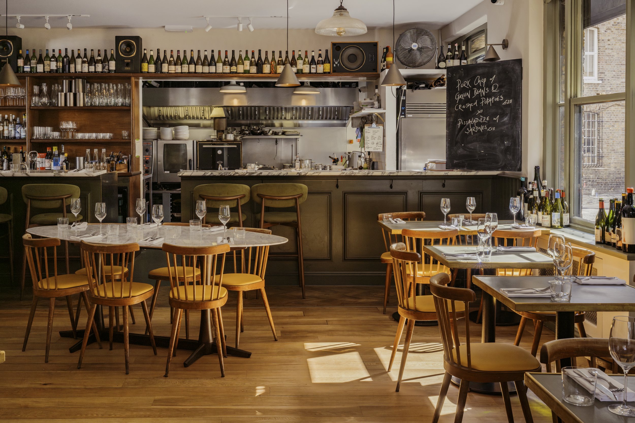  Dining in   London 