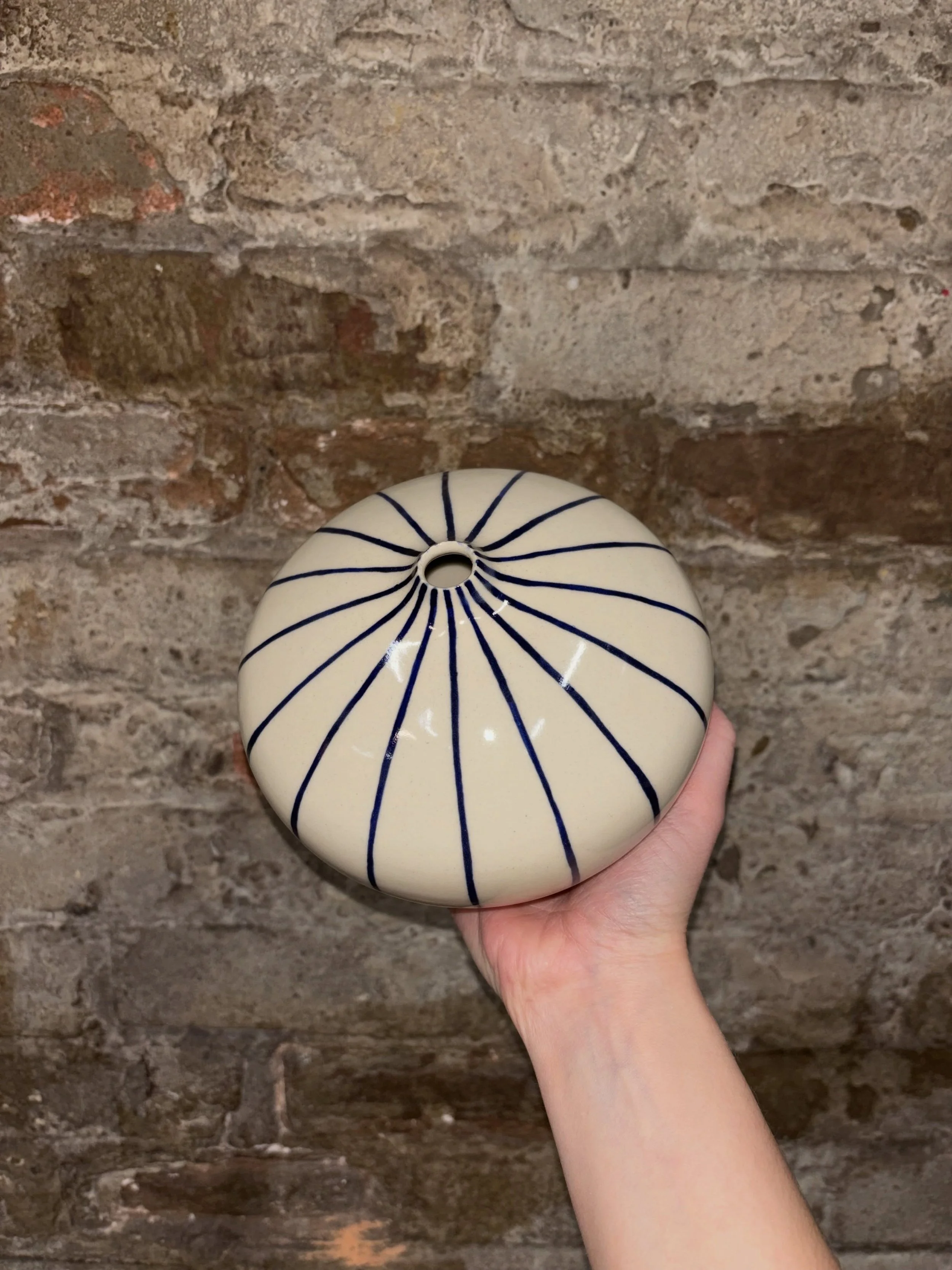 Local ceramicist Molly (@its_dunestudio) is coming back to the studio on Sunday, November 8, to teach you how to throw bottleneck vases on the wheel! You&rsquo;ll learn how to create nearly closed forms, from simple bottles to elegantly flared bud va