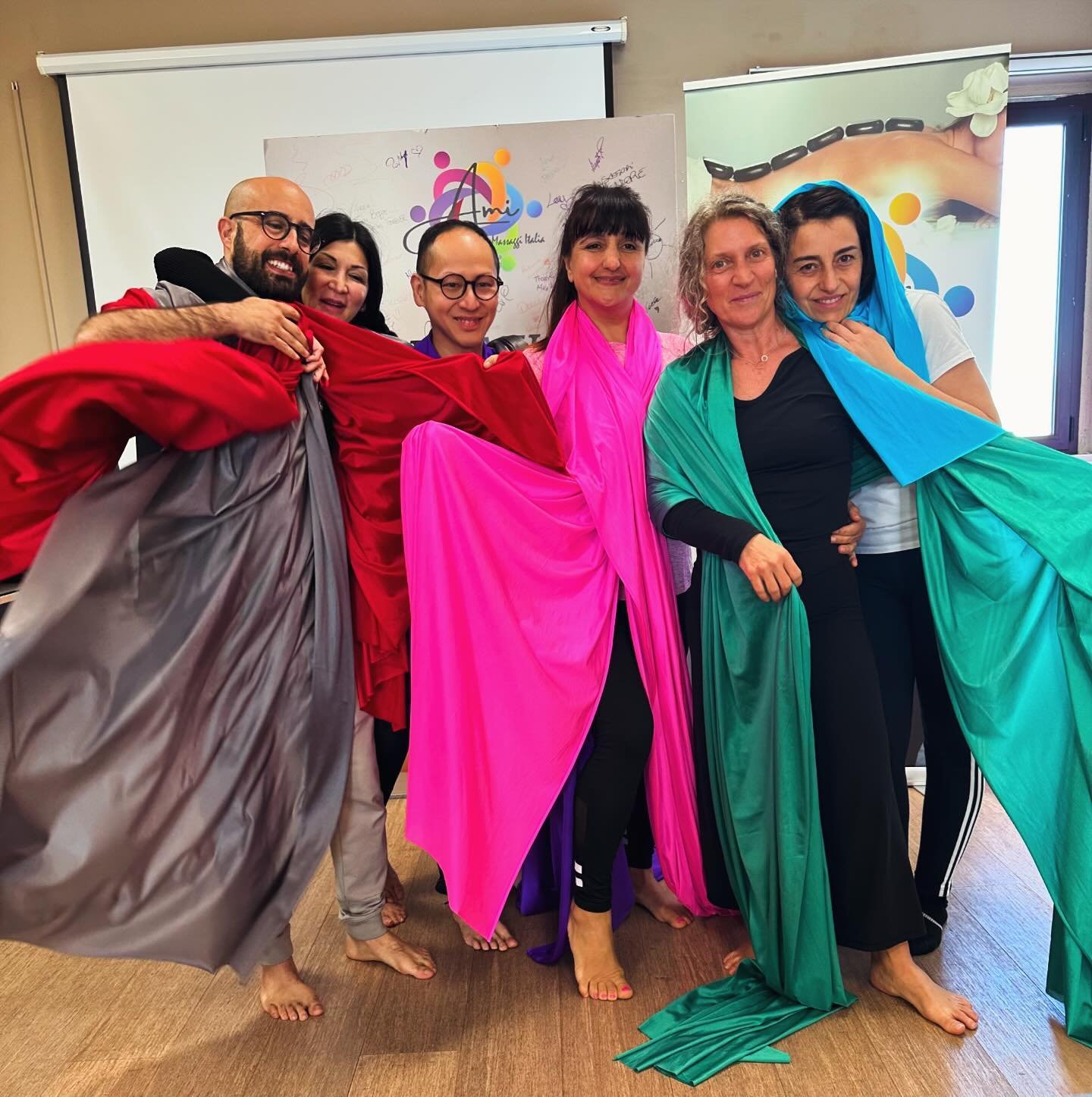 And that&rsquo;s a wrap&hellip; Sarga Silks Sardinia 

🙏🙏🙏 @ami_associazionemassaggitalia for the invite .. 

#artoftransformationaltouch  #sargasilks #sargabodywork #somatic #somatichealingpractice #somatichealingtechniques #massageeducation