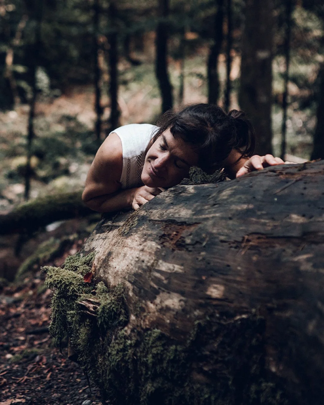 Je t'invite dans un espace d'inspiration et de reliance au service de la Vie.

Un espace vibrant de voix de Ga&iuml;a, humaines et autres-qu'humaines.

Un espace gu&eacute;risseur.

Un espace pour te retrouver toi-m&ecirc;me et te souvenir de qui tu 