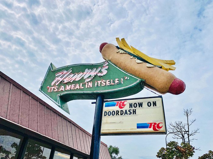 This Iconic Illinois Hot Dog Diner Is Part Of Route 66 History And Still Slinging Fry-Covered Dogs By The Bagful