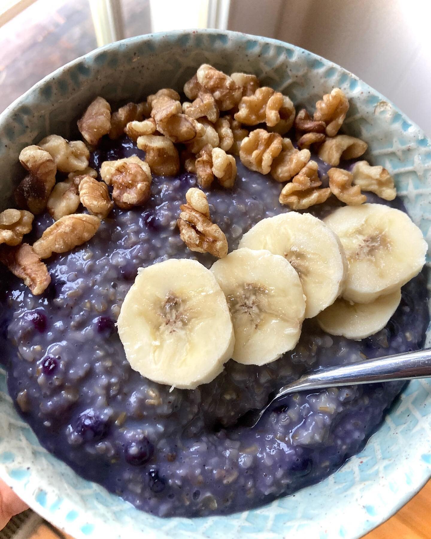 No such thing as too many blueberries  in oatmeal!🫐😜🫐 When berries are out of season, I stock the freezer with the frozen varieties and am a happy girl all winter long. 

Pro tip 👉🏽 if plain oatmeal never keeps you full, add more protein and fat