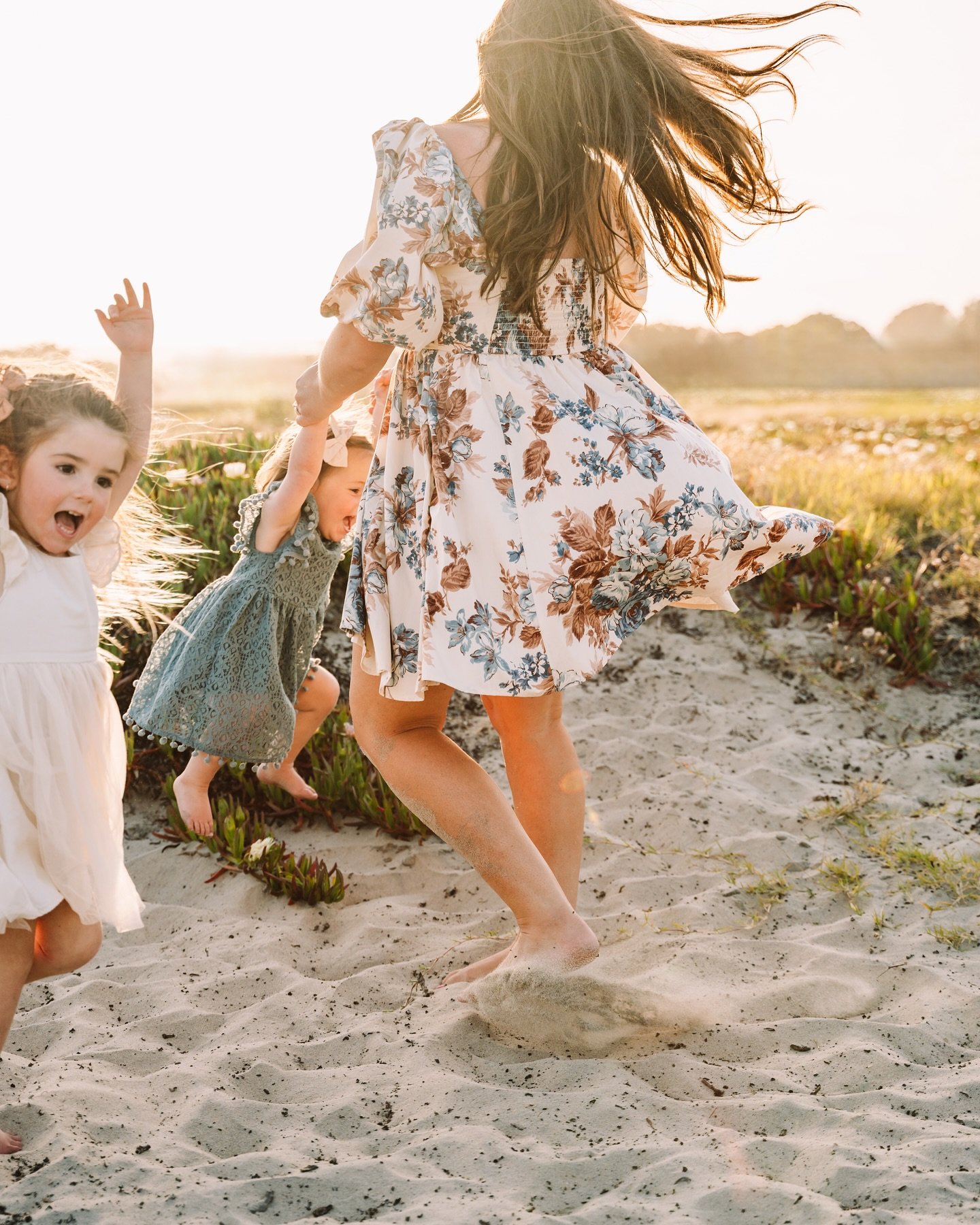 Parents walk away from a photo session feeling like they just competed in an Olympic Sport if they have littles and pets in the photos. 📷 Not uncommon for them to hope we got &ldquo;just one good shot&rdquo; . . . Starting to get my head in the game