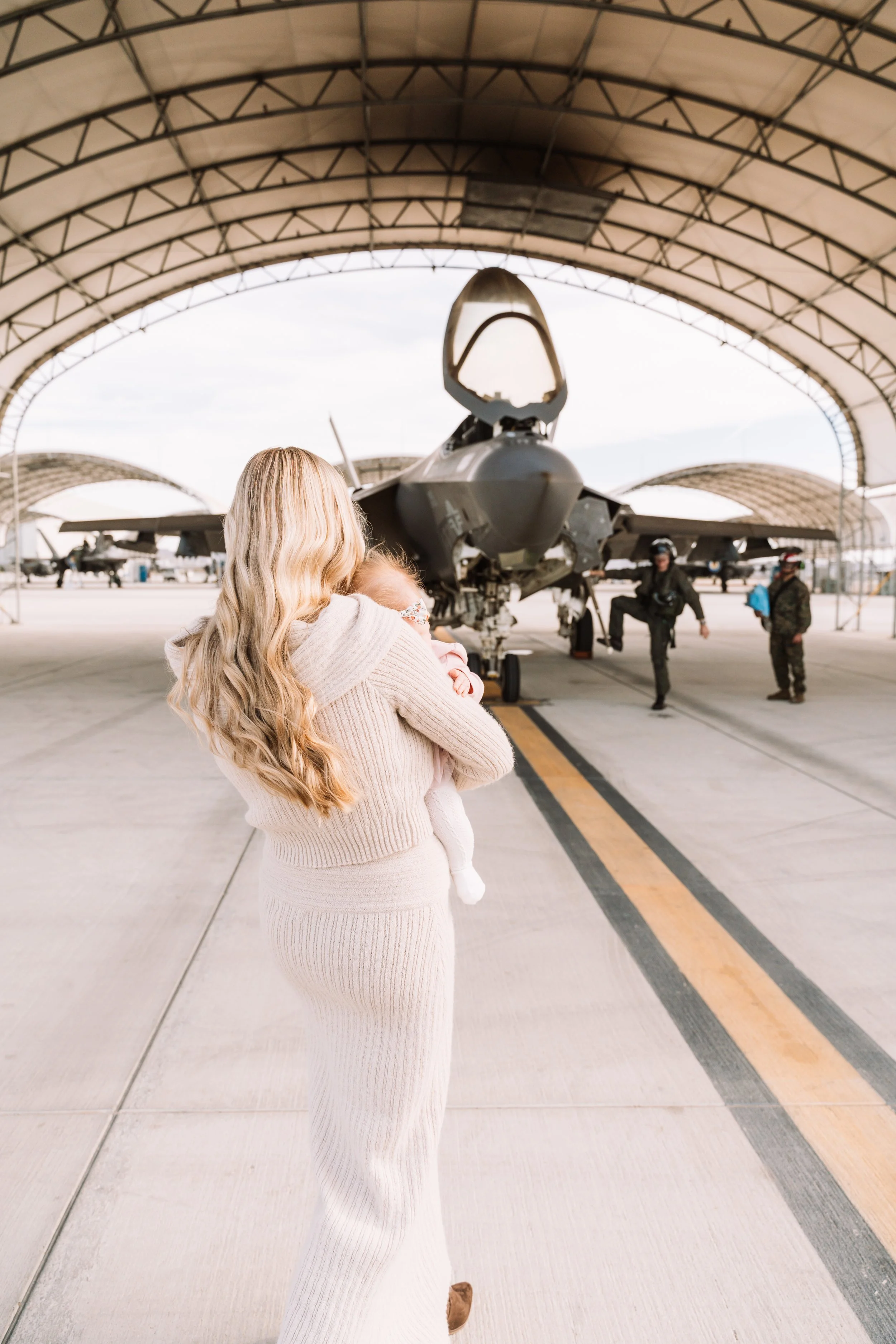 Liz Husky Margaret VMFA-314 Homecoming Dec 2024 - SNEAK PEEKS-24.jpg