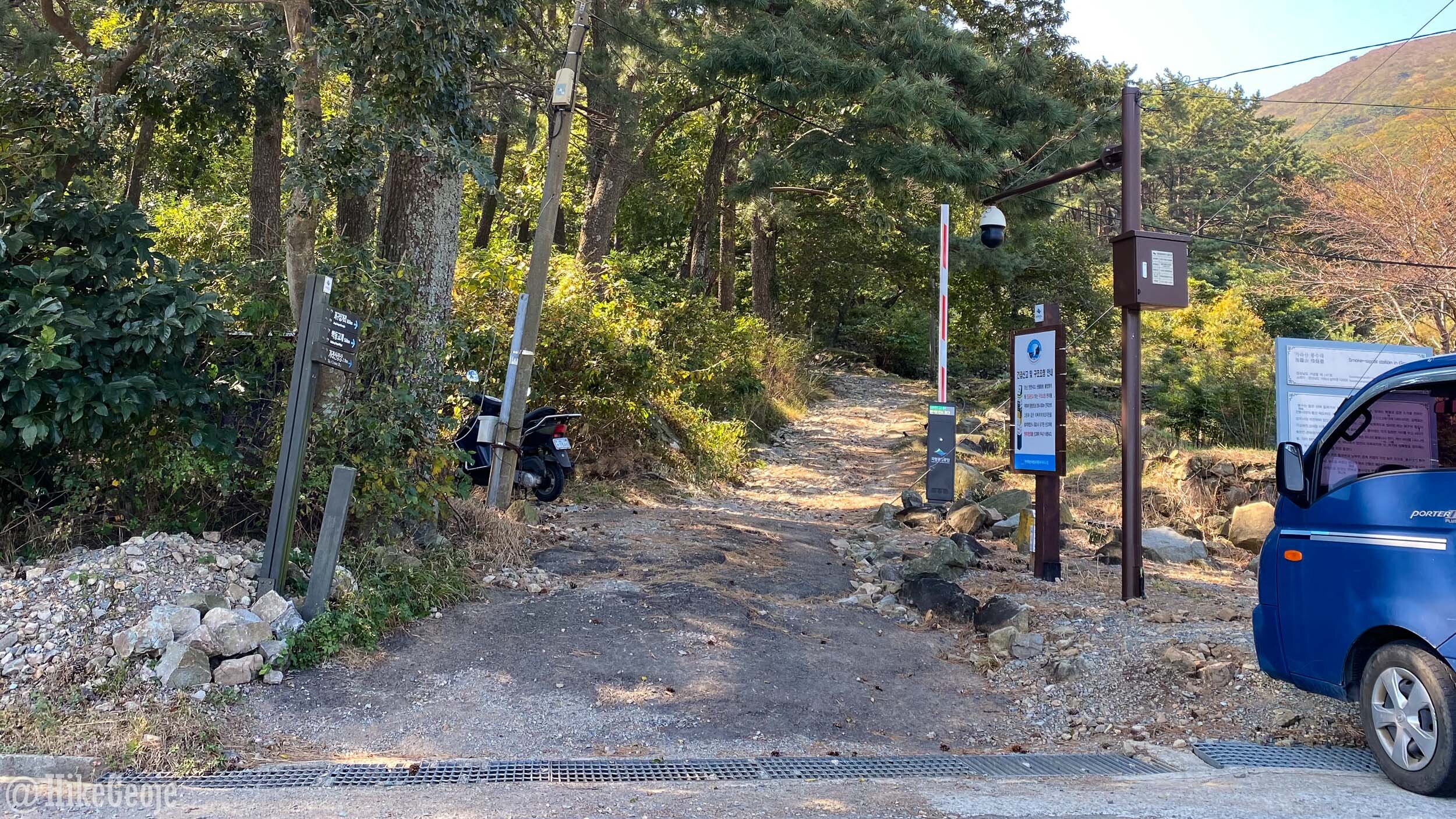Enter the trail here.