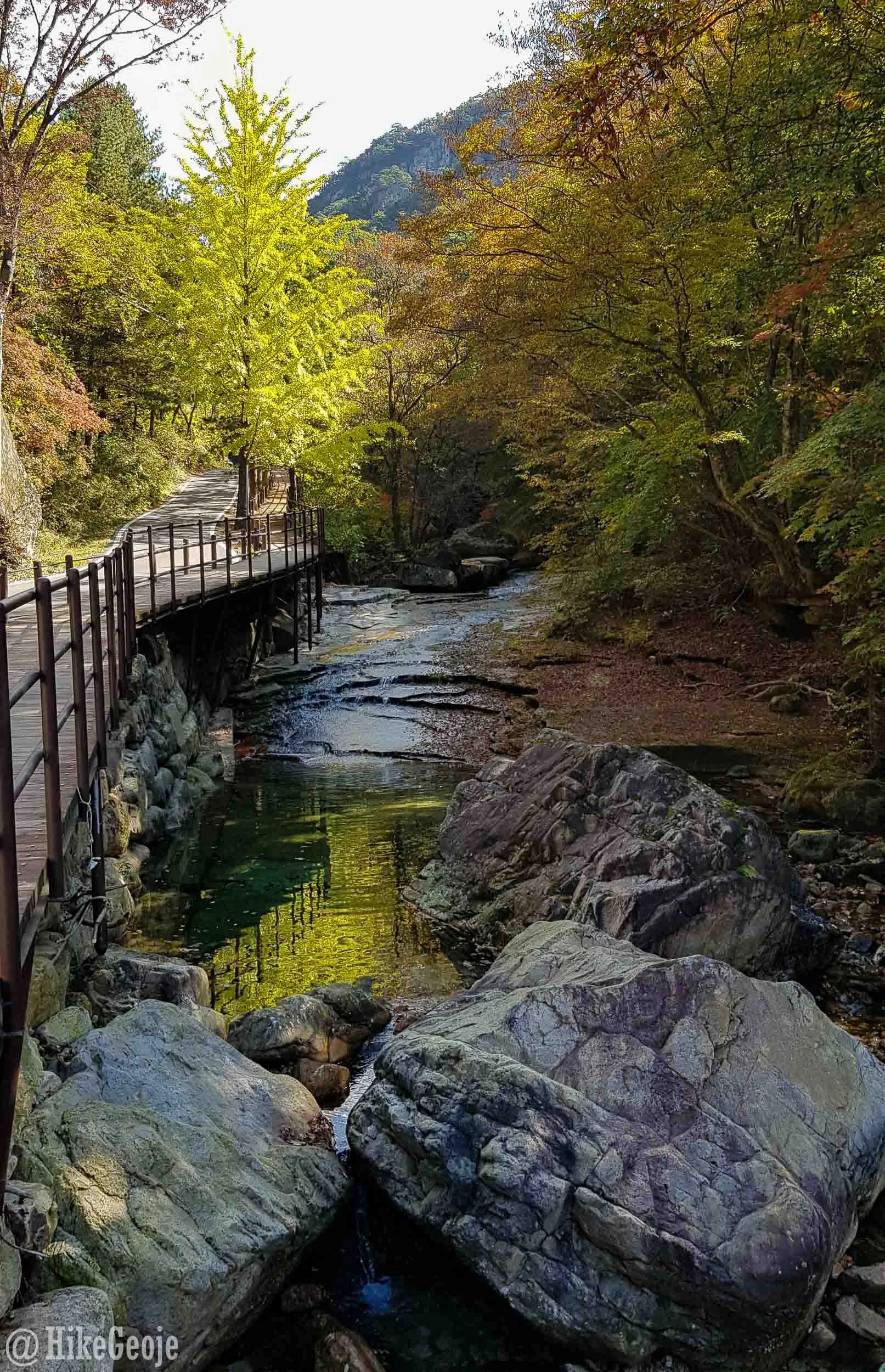Haven’t even officially entered the hiking trail, and already it’s beautiful!
