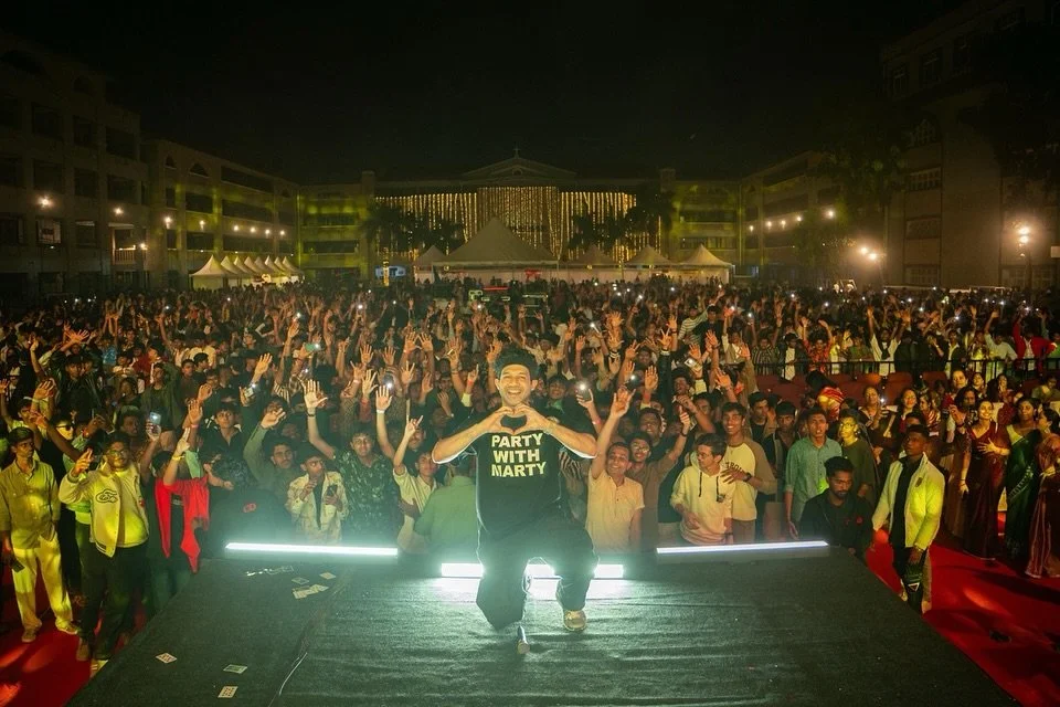 It was a &ldquo;back to college&rdquo; moment for me on Saturday evening as I got behind the DJ console for @equinox_sjpuc @sjpuc_official ✨ Definitely one of the books as around 5000 students, teachers, principals, staff members and alumni from @sjp