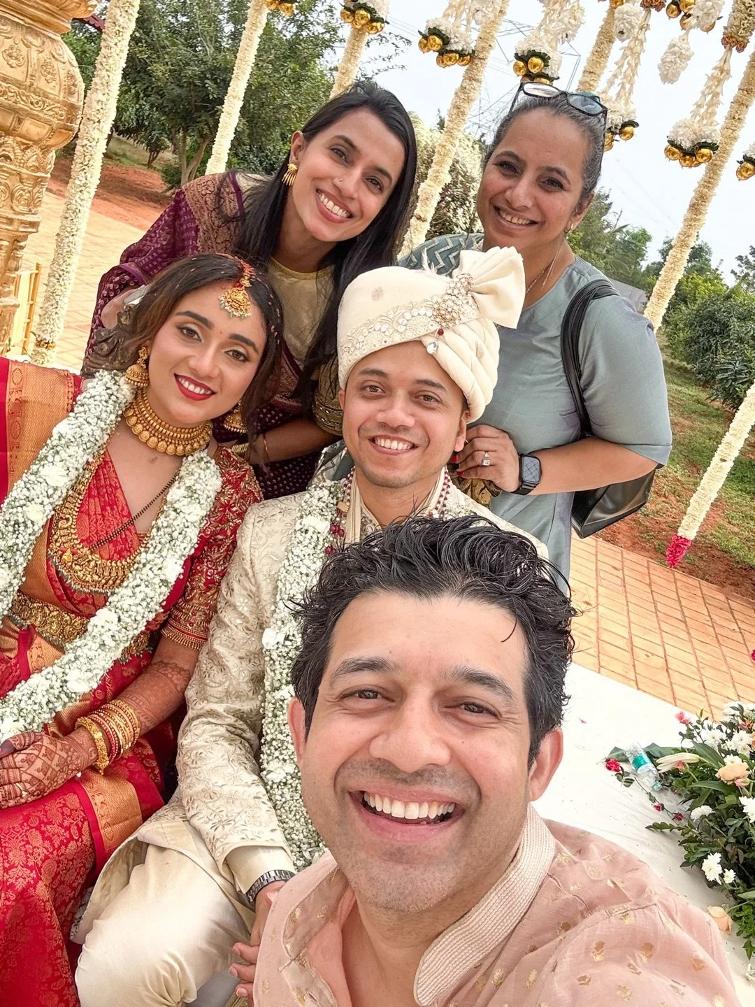 Kurtas, kurtis, sarees and shaadi vibes from @_noturtyp_ @iamgauravbora&rsquo;s wedding ❤️ Lots of love you two and just the happiest vibes celebrating y&rsquo;all ✨
.
#friends #shaadi #indianwedding #ethnic