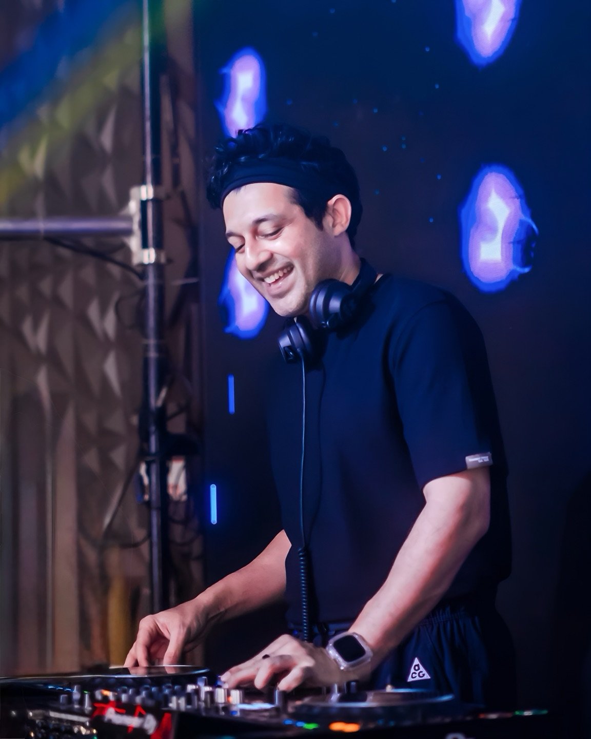 Happy folks, a ladies night, lots of dancing and our Thursday Night Madness every week at @happybrew.blr. Coming?
&bull;
#partywithmarty #martindsouza #happybrew #ladiesnight #bangalore #bengaluru #thursdaynight