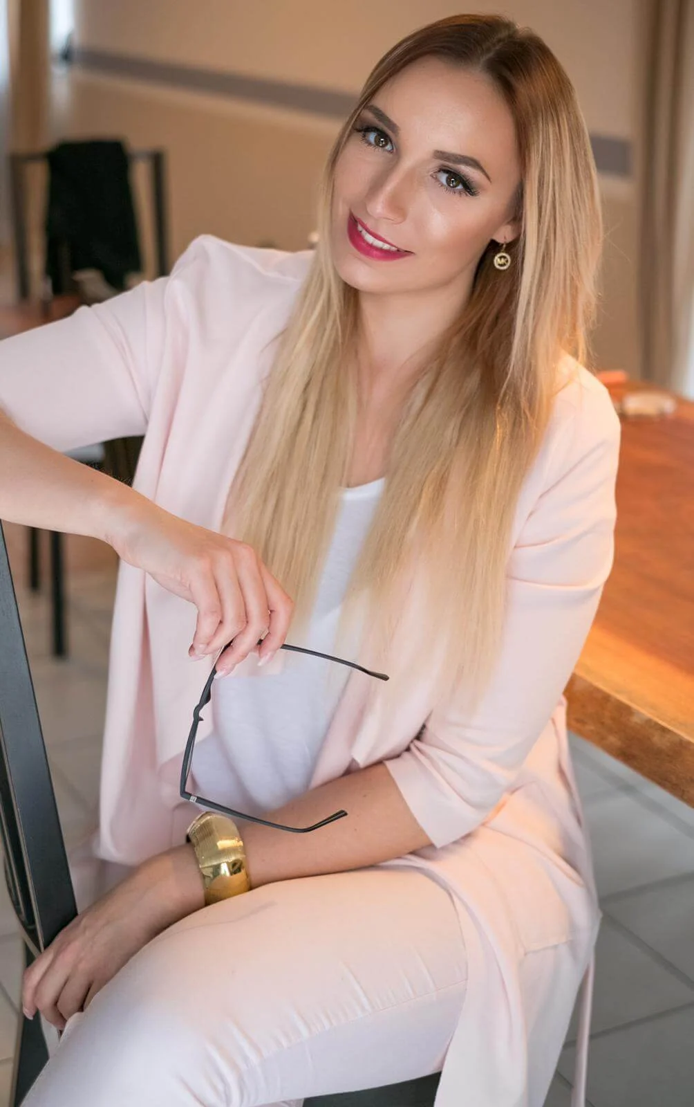 Vivian setzt sich durch im Business & weiß, was Zähne zusammenbeißen bedeutet. / ©Vivian Anna